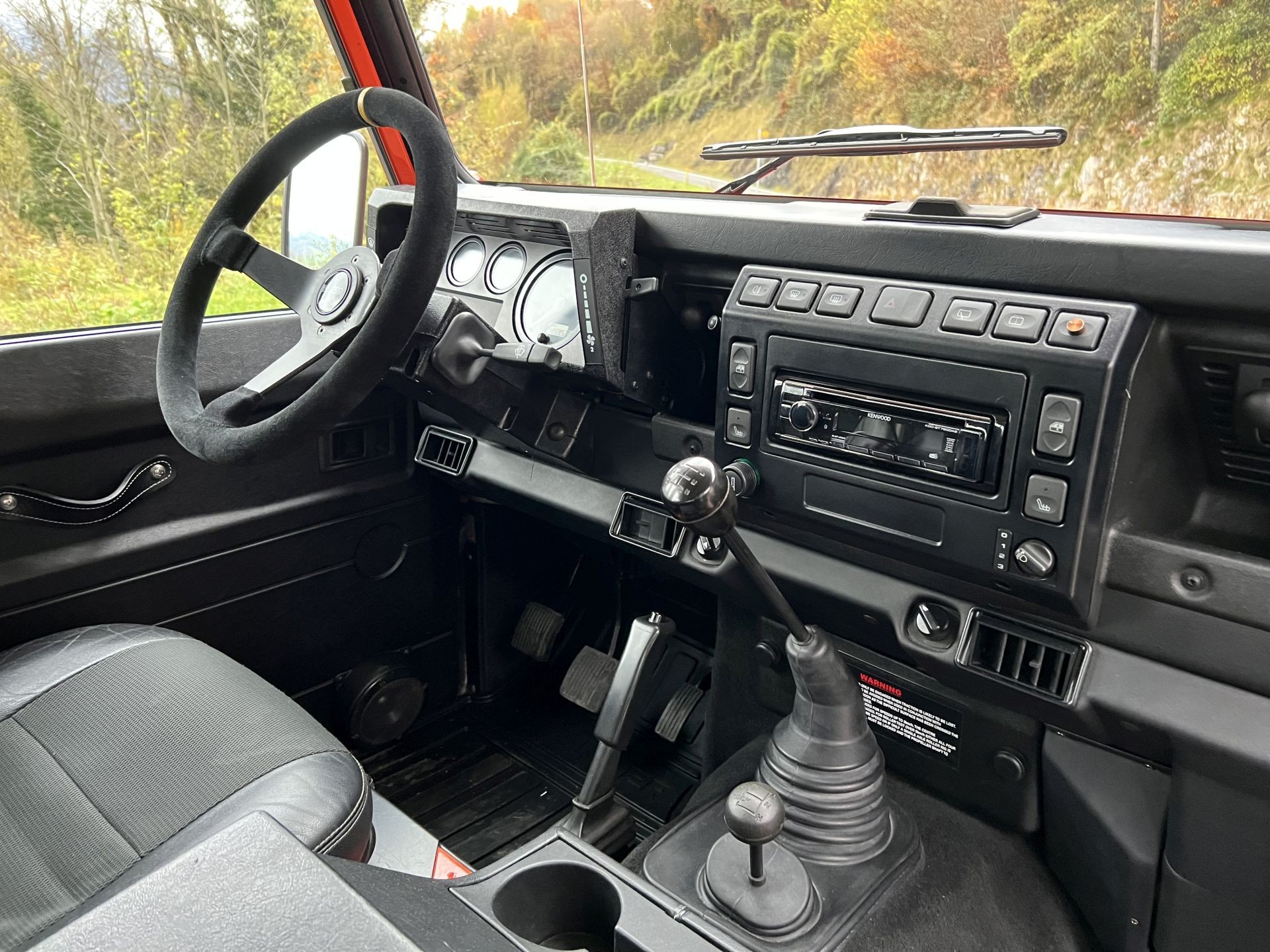 LAND ROVER Defender 110 SW 2.5 Td5 G4 Avus Performance-image-12