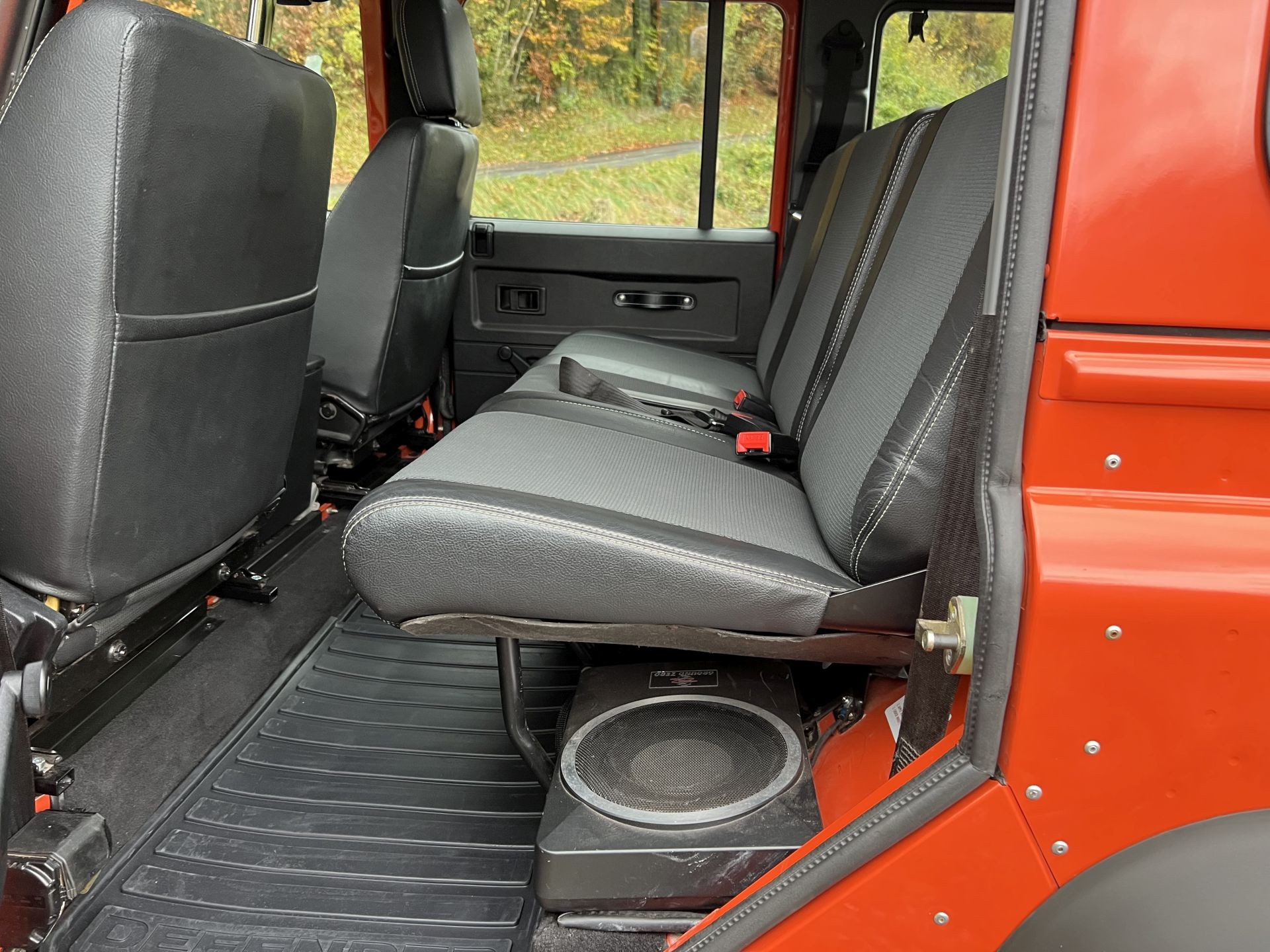LAND ROVER Defender 110 SW 2.5 Td5 G4 Avus Performance-image-14