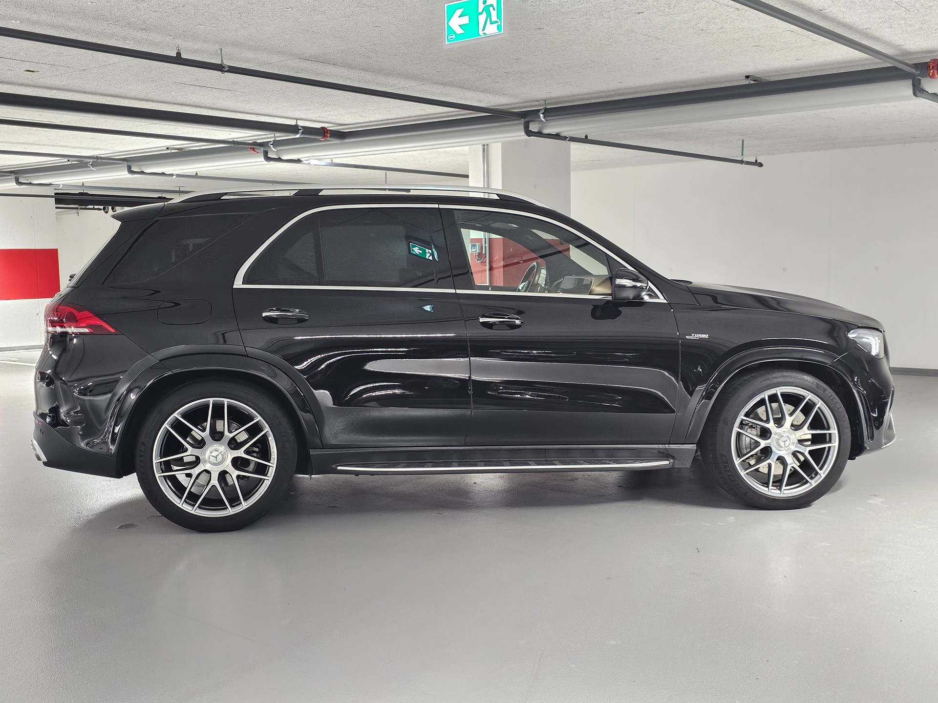 MERCEDES-BENZ GLE 53 AMG 4Matic+ 9G-Speedshift-showroom-element-3