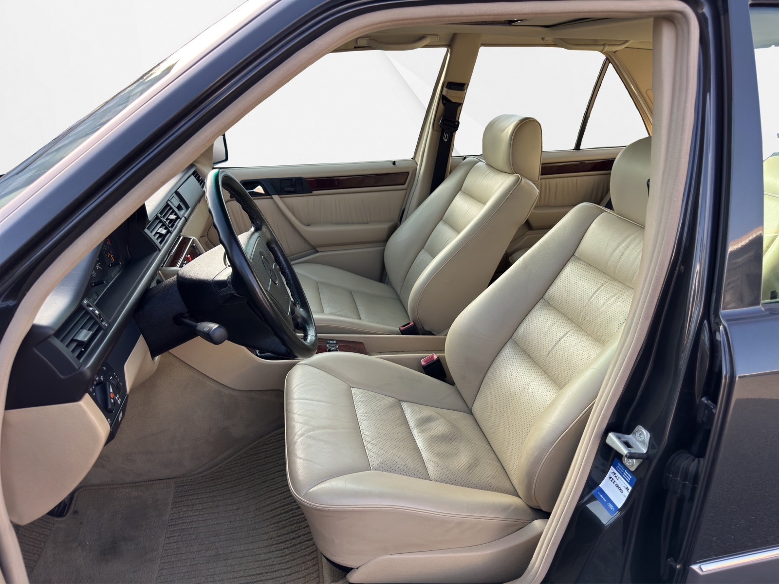MERCEDES-BENZ 320 E-image-8