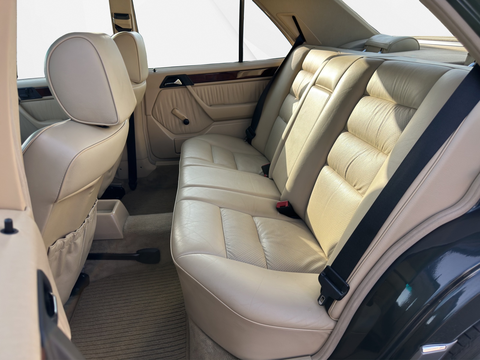 MERCEDES-BENZ 320 E-image-10