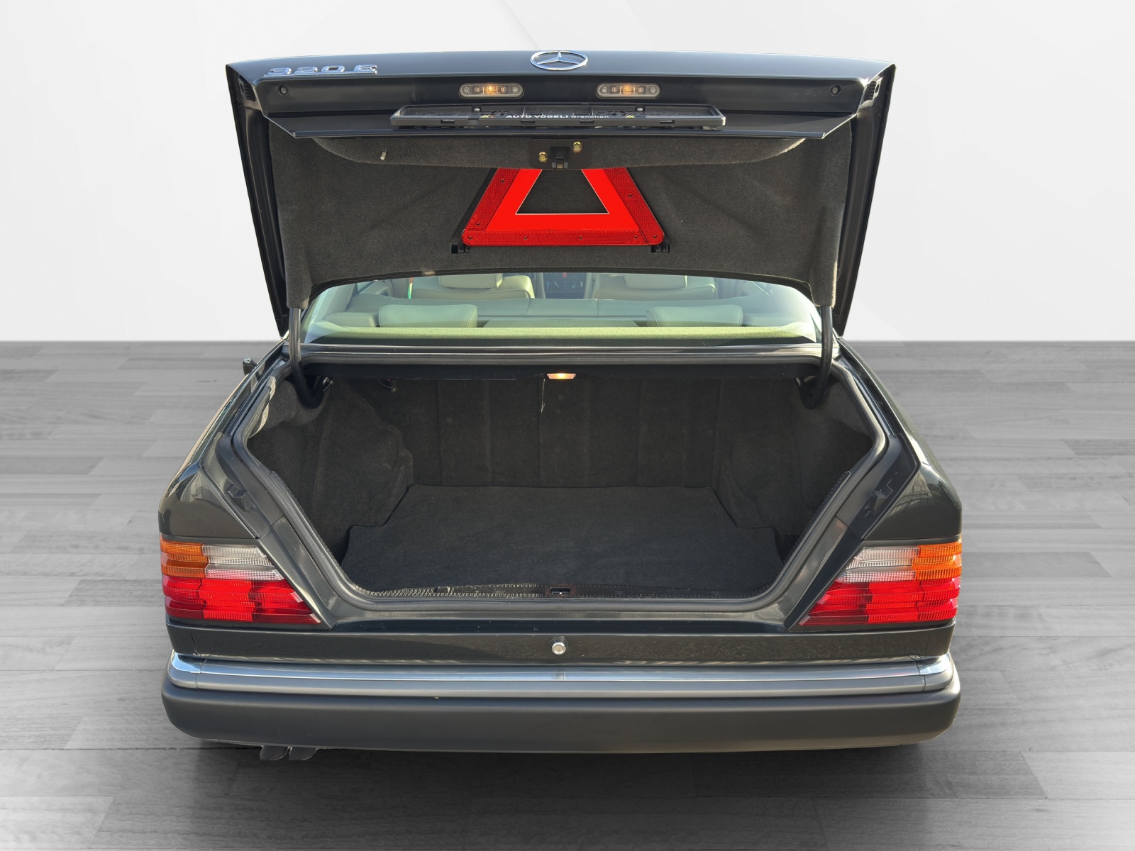MERCEDES-BENZ 320 E-image-14