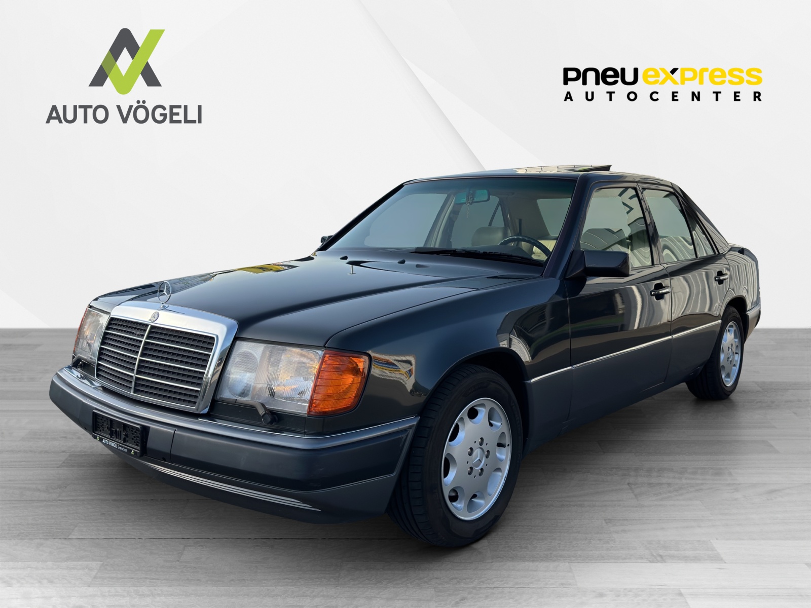 MERCEDES-BENZ 320 E-showroom-element-1