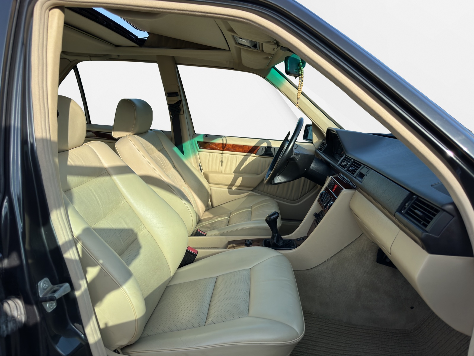 MERCEDES-BENZ 320 E-image-12