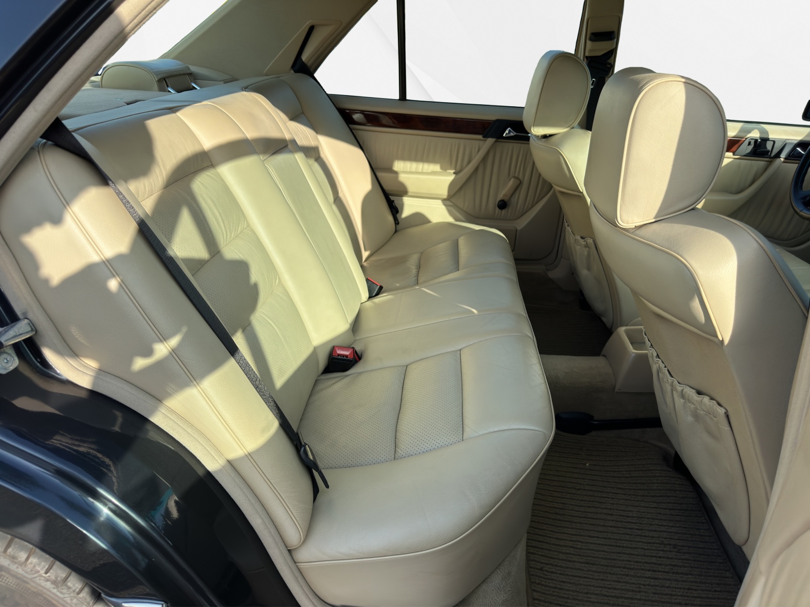 MERCEDES-BENZ 320 E-image-13