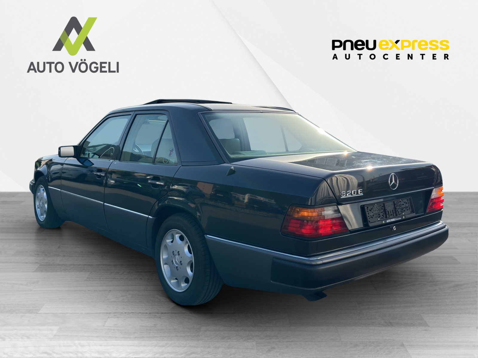 MERCEDES-BENZ 320 E-showroom-element-3