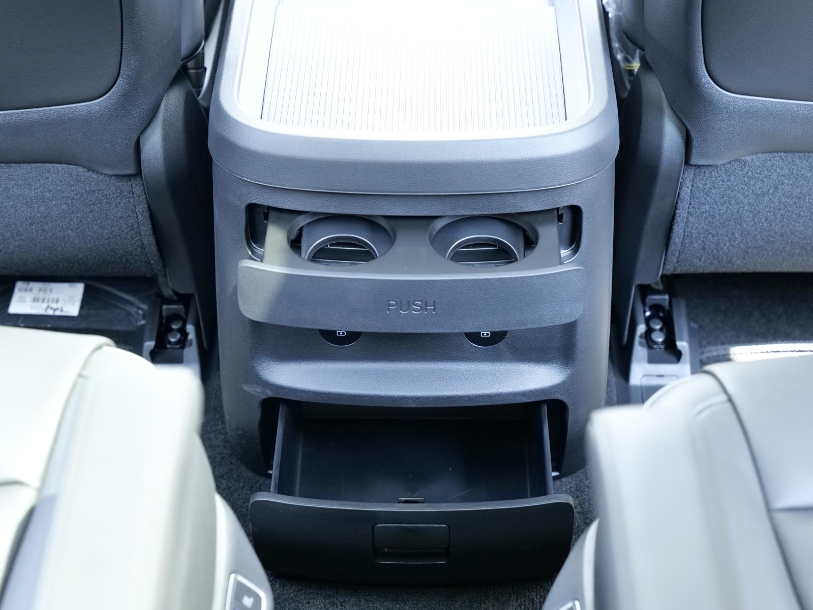 HYUNDAI Staria Premium 1.6 GDi HEV Vertex-image-22