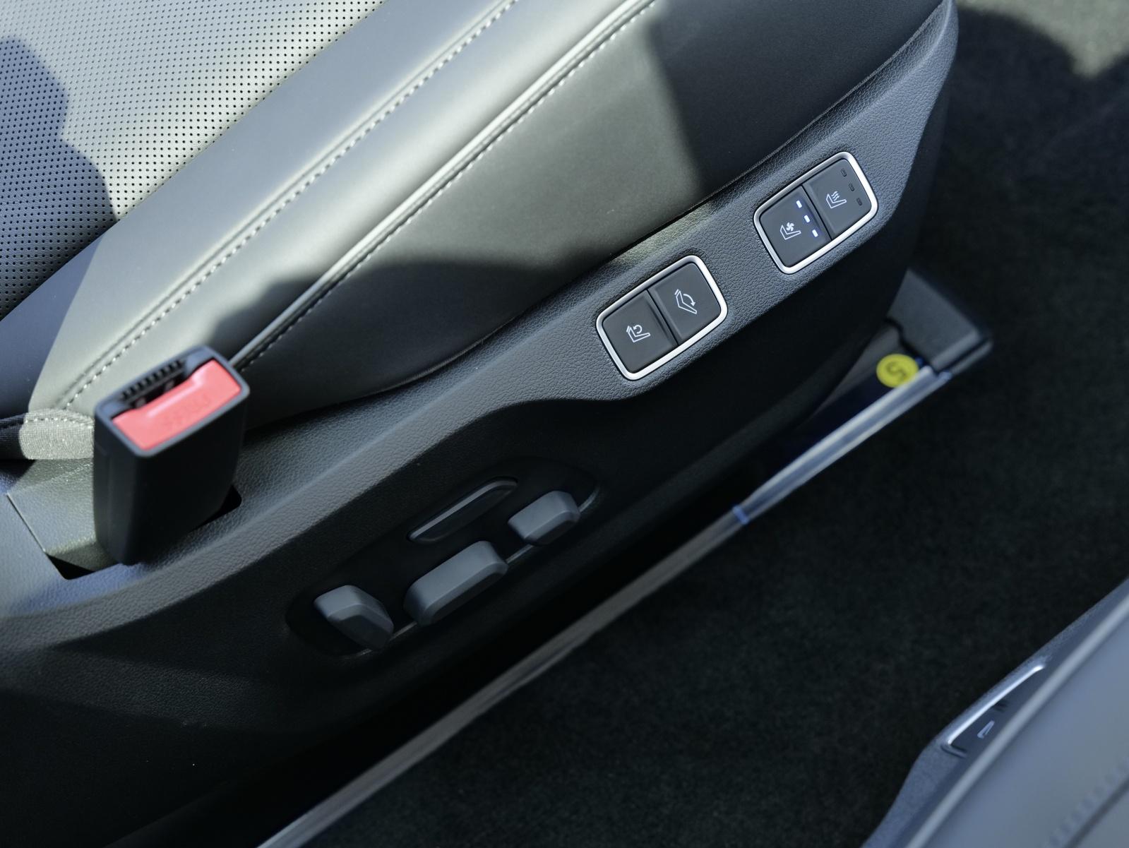 HYUNDAI Staria Premium 1.6 GDi HEV Vertex-image-21