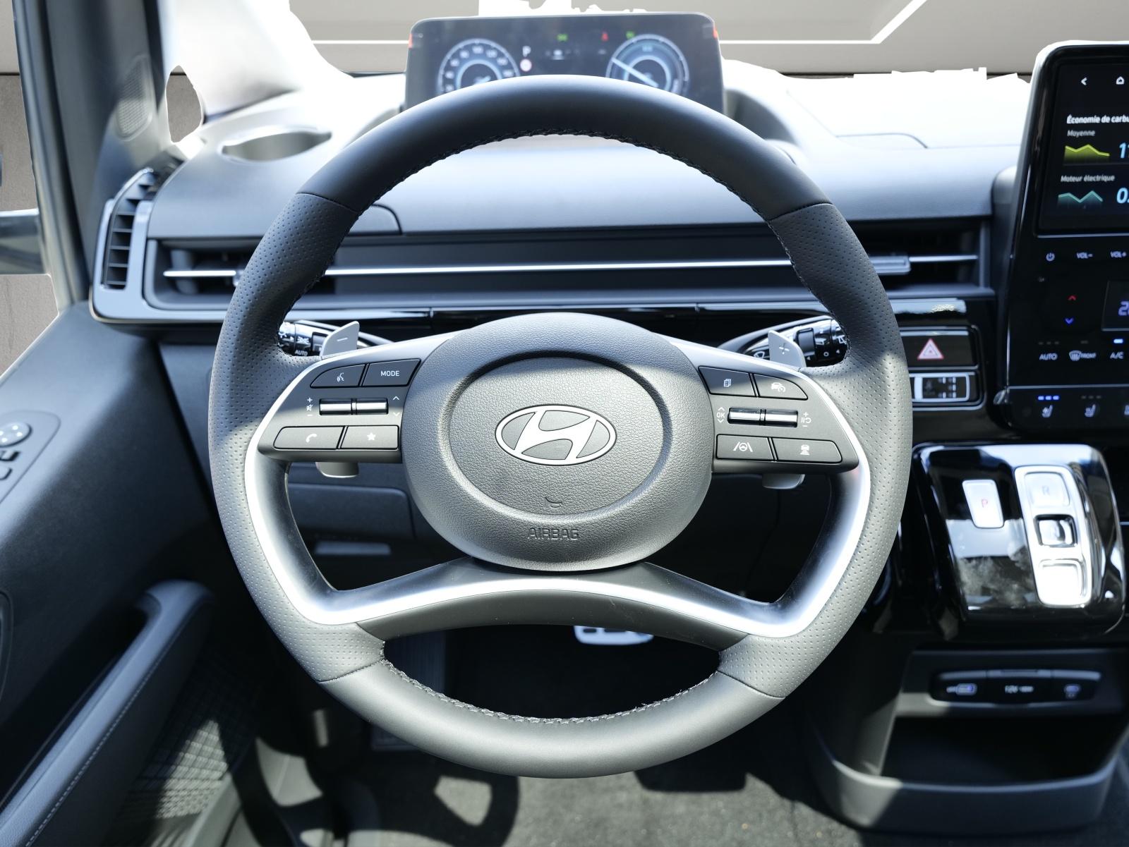 HYUNDAI Staria Premium 1.6 GDi HEV Vertex-image-9
