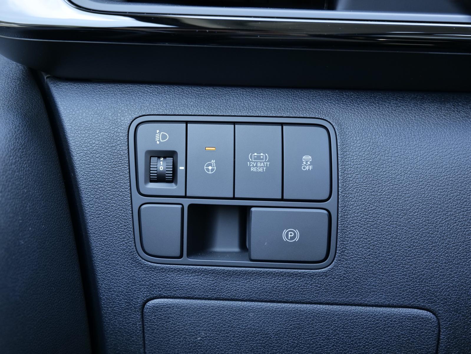 HYUNDAI Staria Premium 1.6 GDi HEV Vertex-image-23