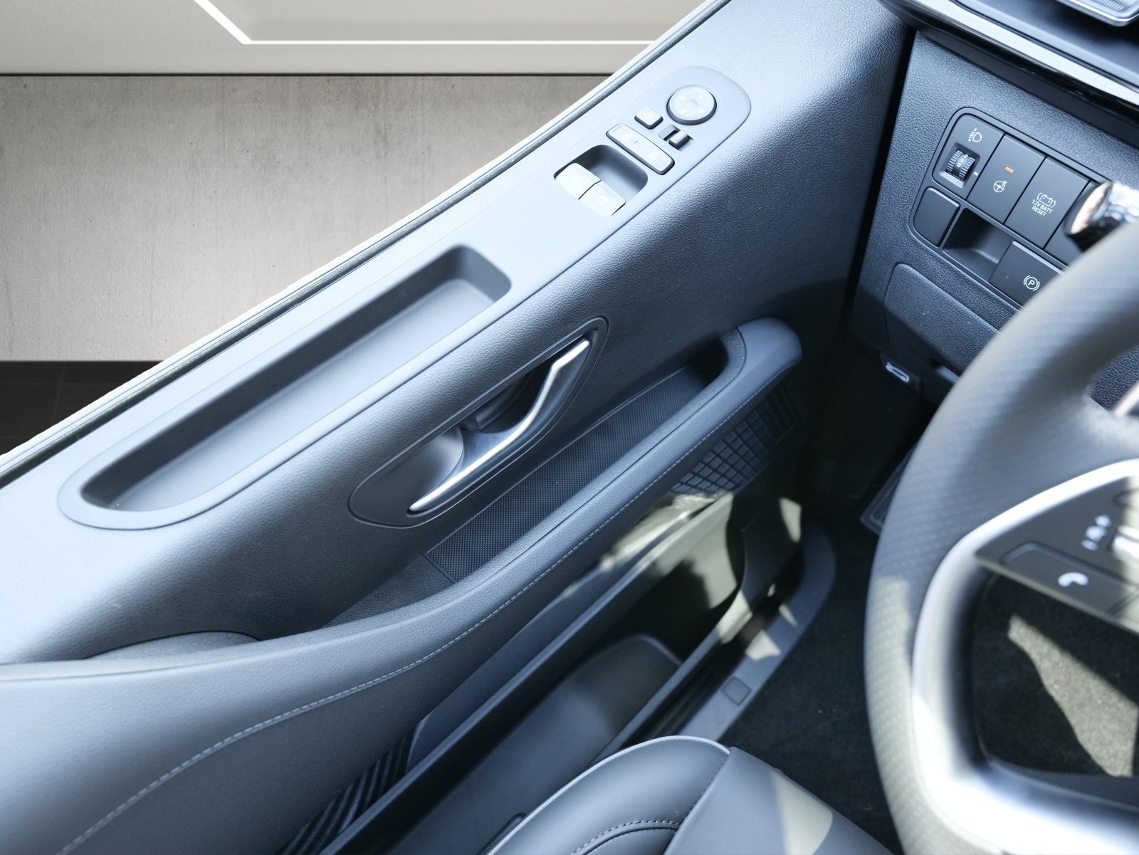 HYUNDAI Staria Premium 1.6 GDi HEV Vertex-image-11