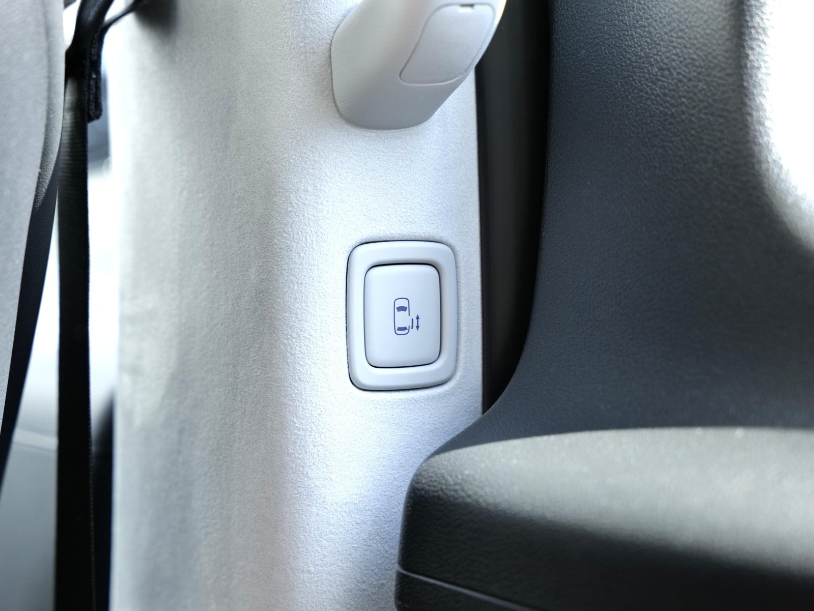 HYUNDAI Staria Premium 1.6 GDi HEV Vertex-image-31