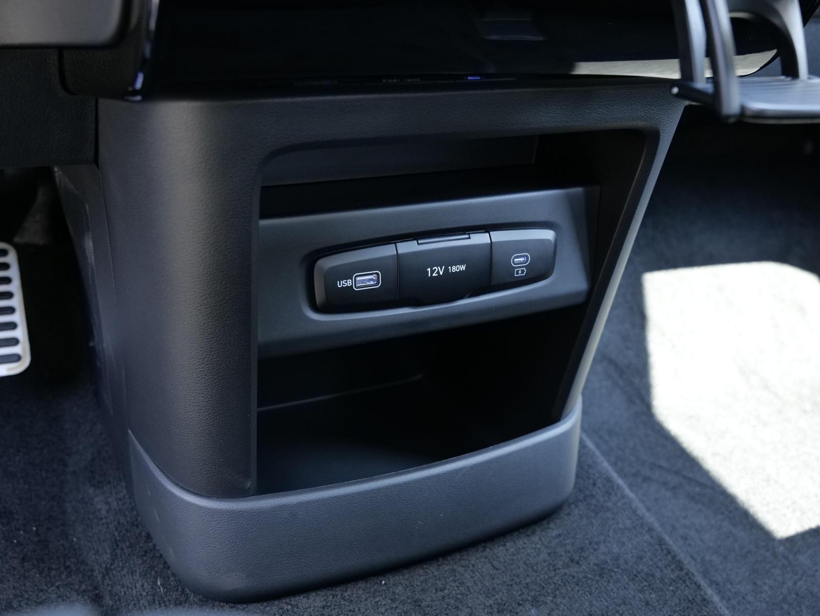 HYUNDAI Staria Premium 1.6 GDi HEV Vertex-image-29