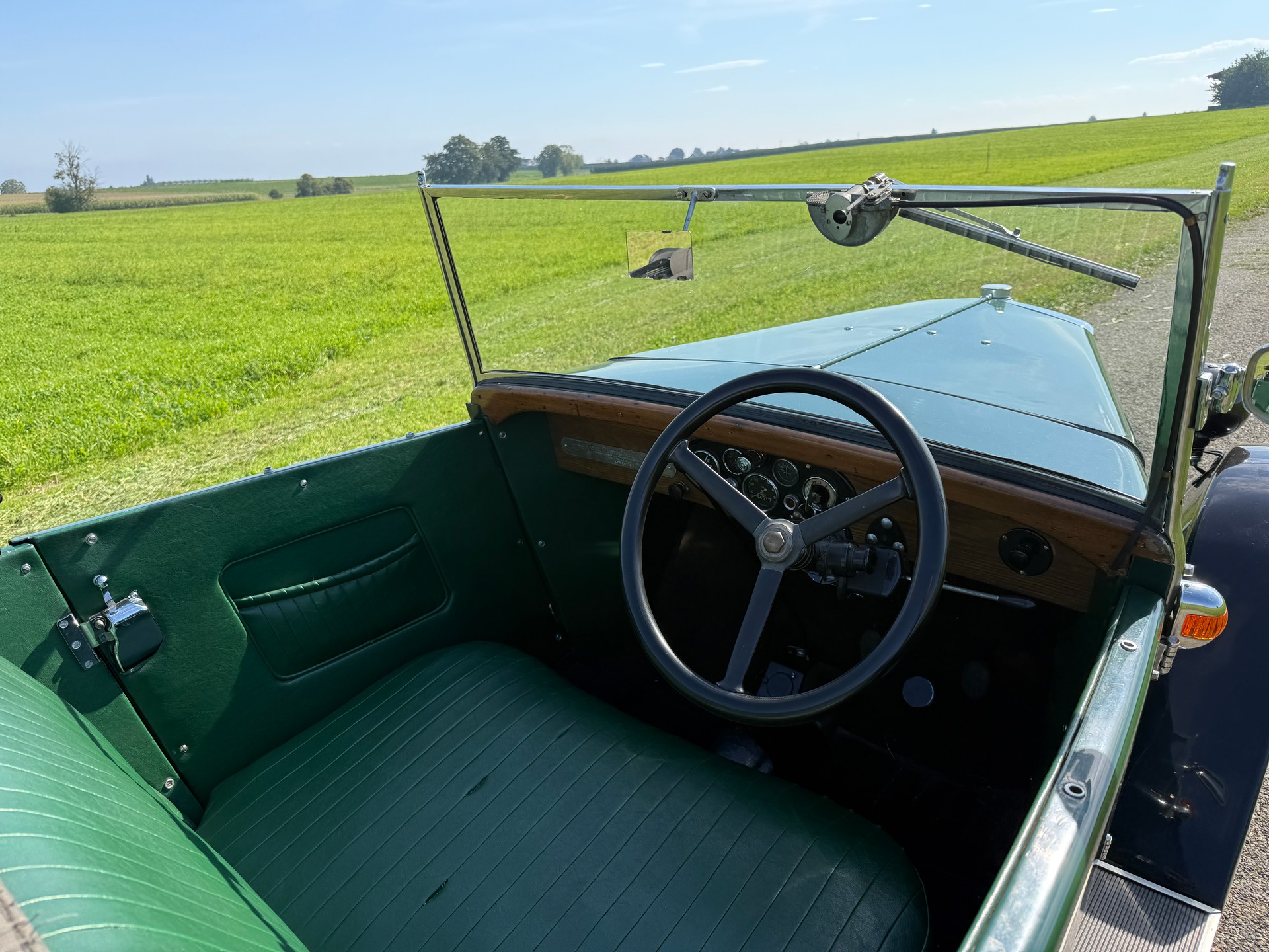 MORRIS Minor Tourer-image-3