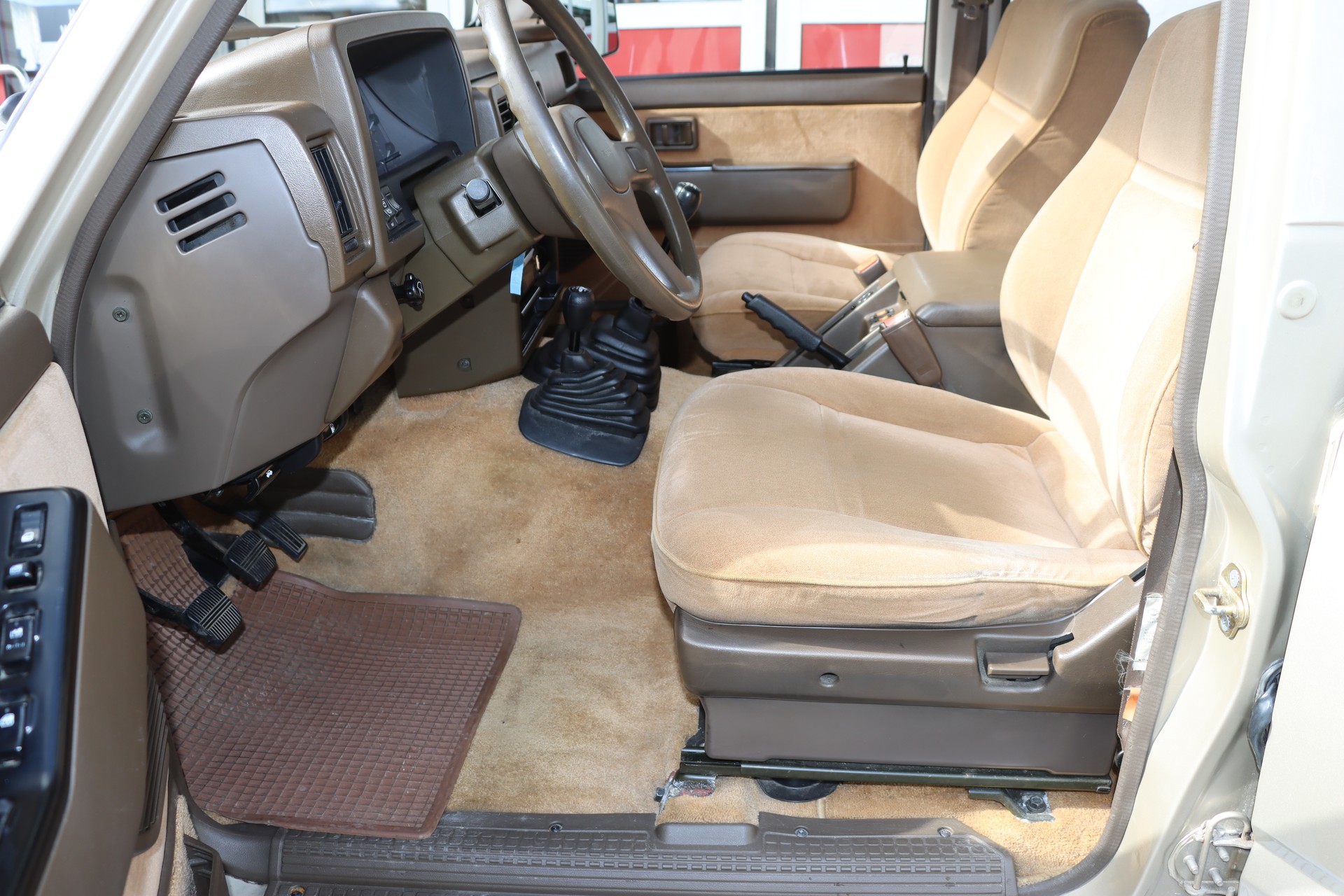 NISSAN Patrol GR 2.8 DL Wagon-image-12