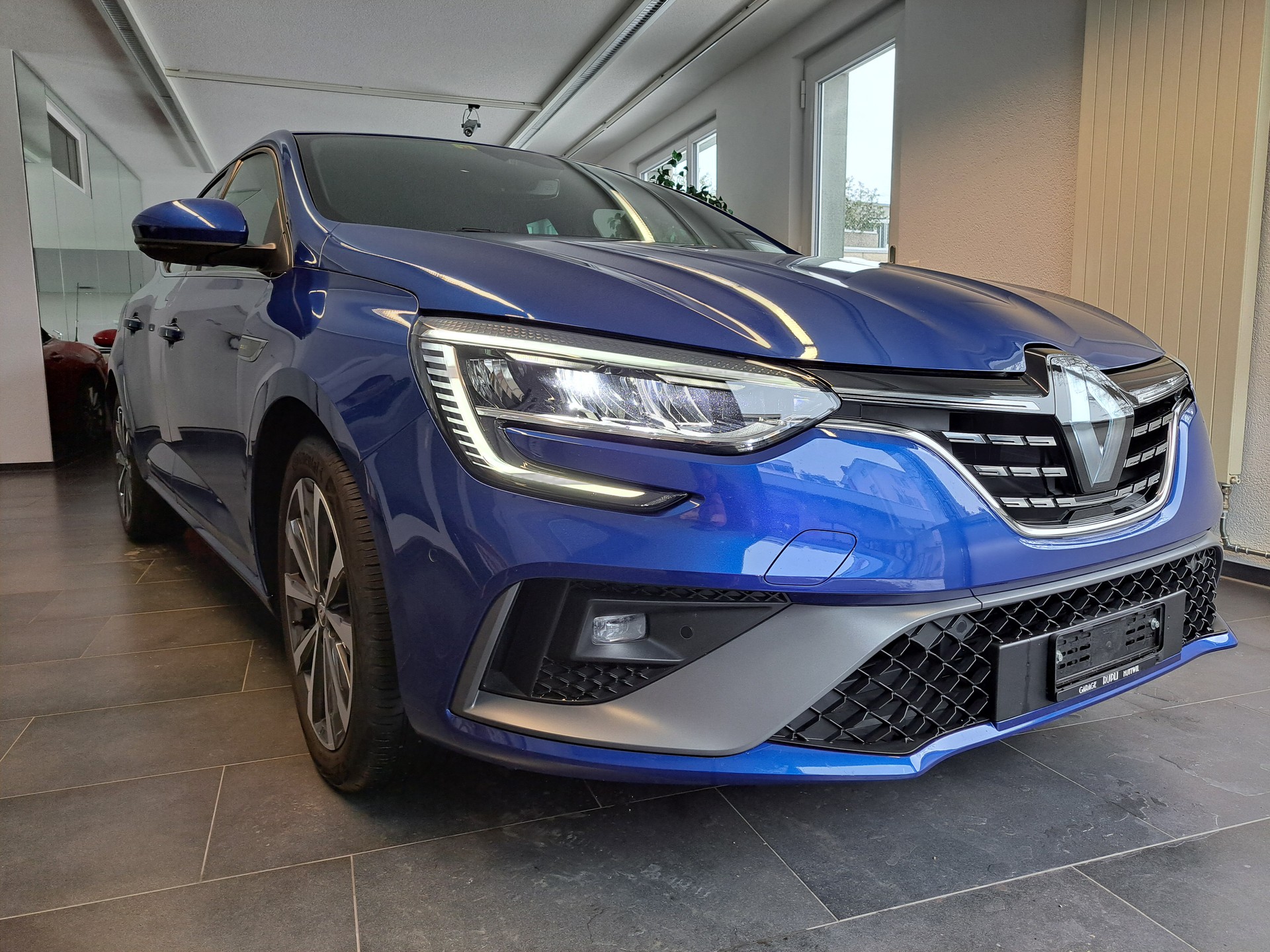 RENAULT Mégane Berline 1.3 16V R.S.Line EDC-showroom-element-2