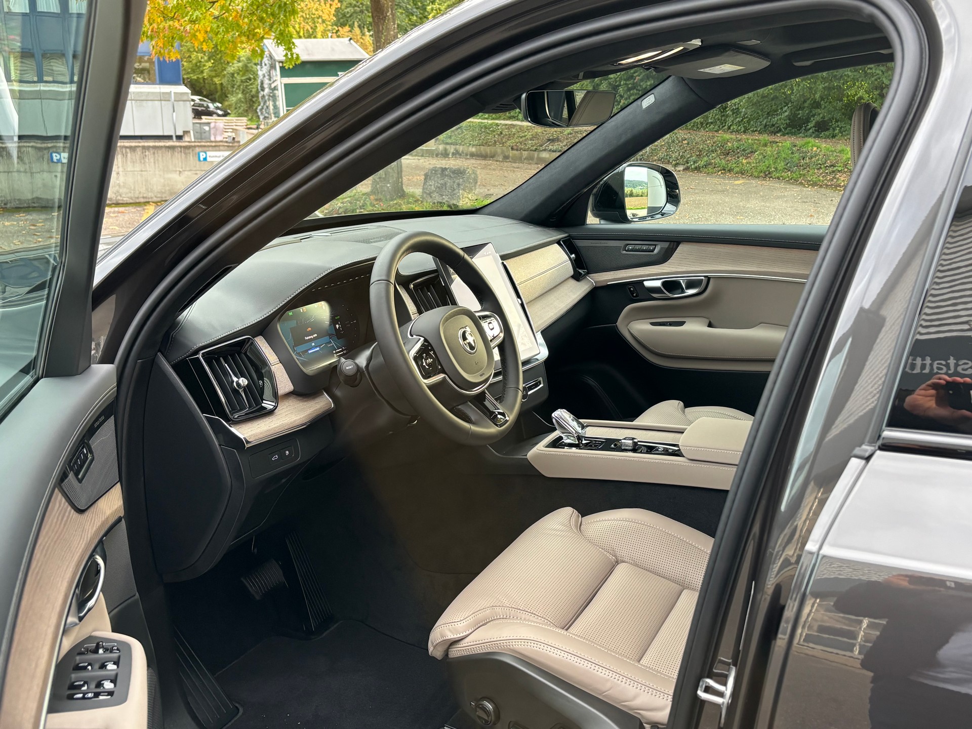 VOLVO XC90 2.0 T8 TE Ultra Dark eAWD-showroom-element-2