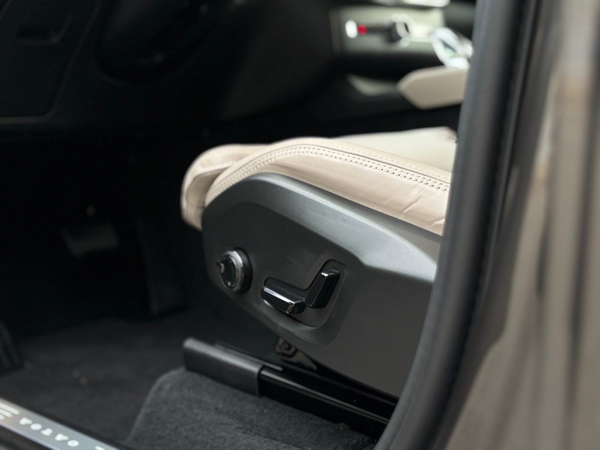 VOLVO XC90 2.0 T8 TE Ultra Dark eAWD-image-15