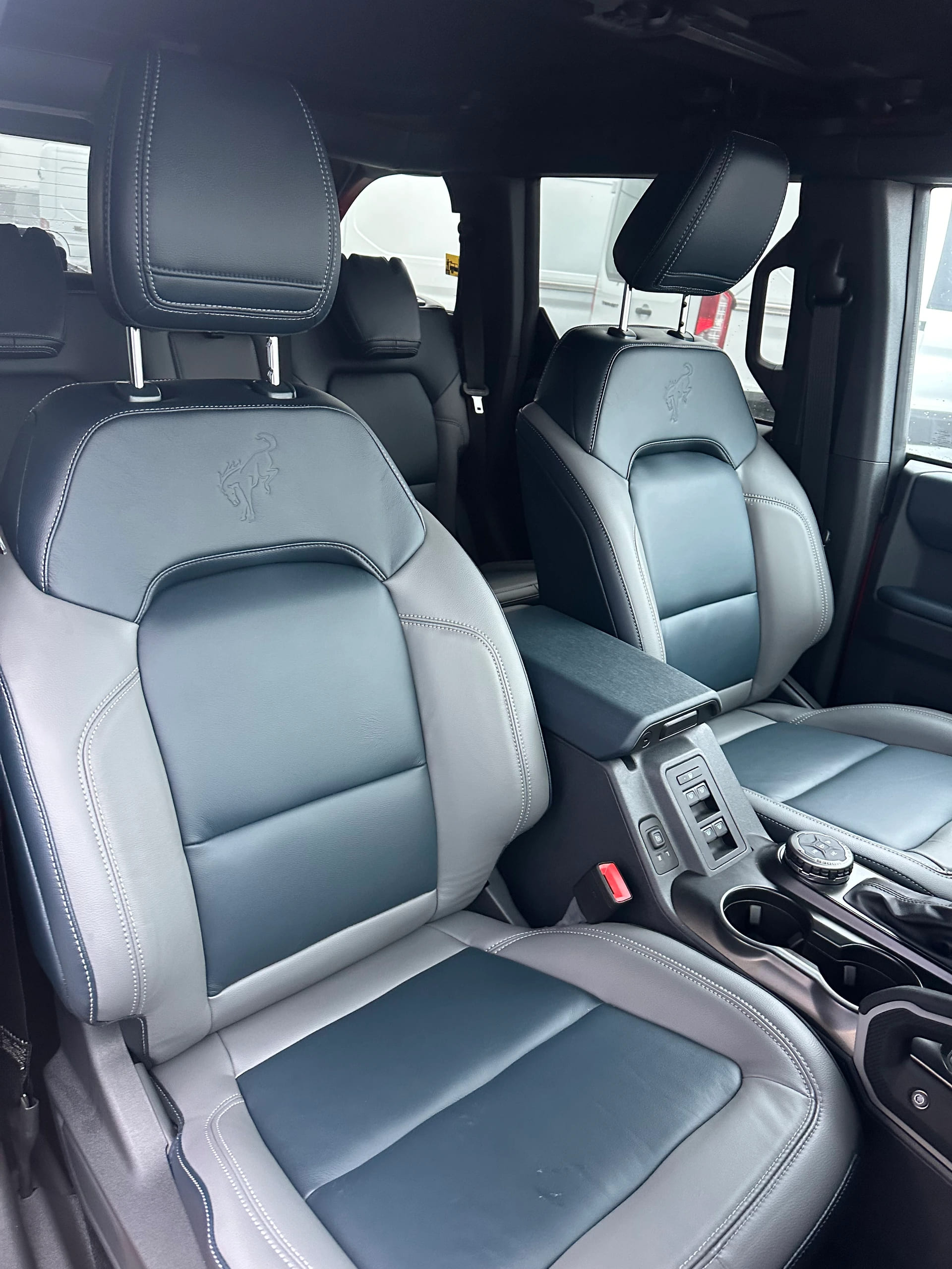 FORD Bronco 2.7 V6 Outer Banks-image-12