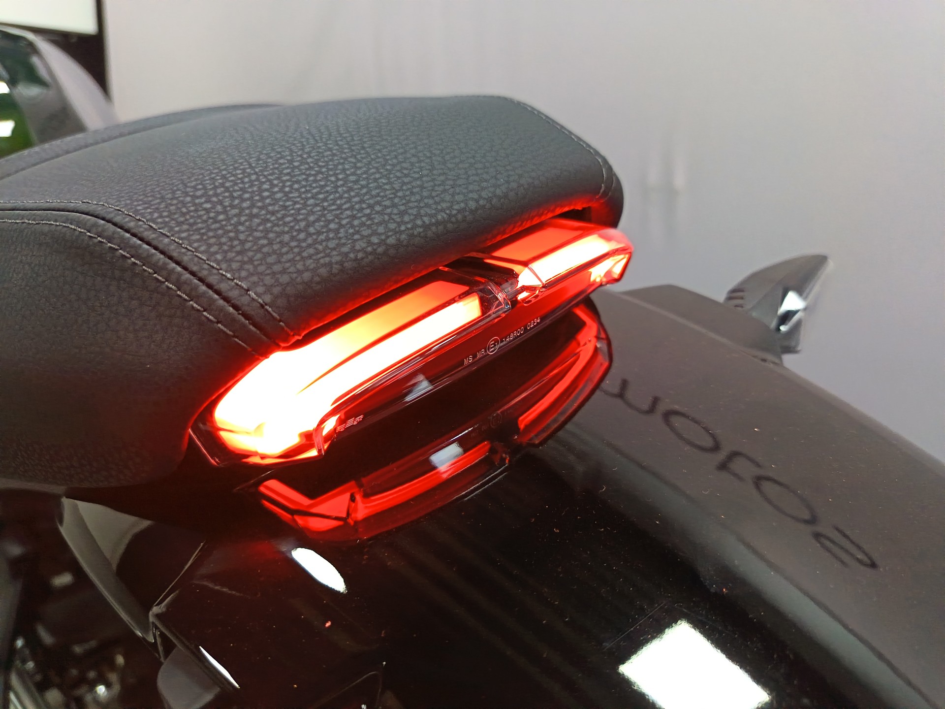 BMW R 12 nineT *** Leasing 3.9% ***-image-12
