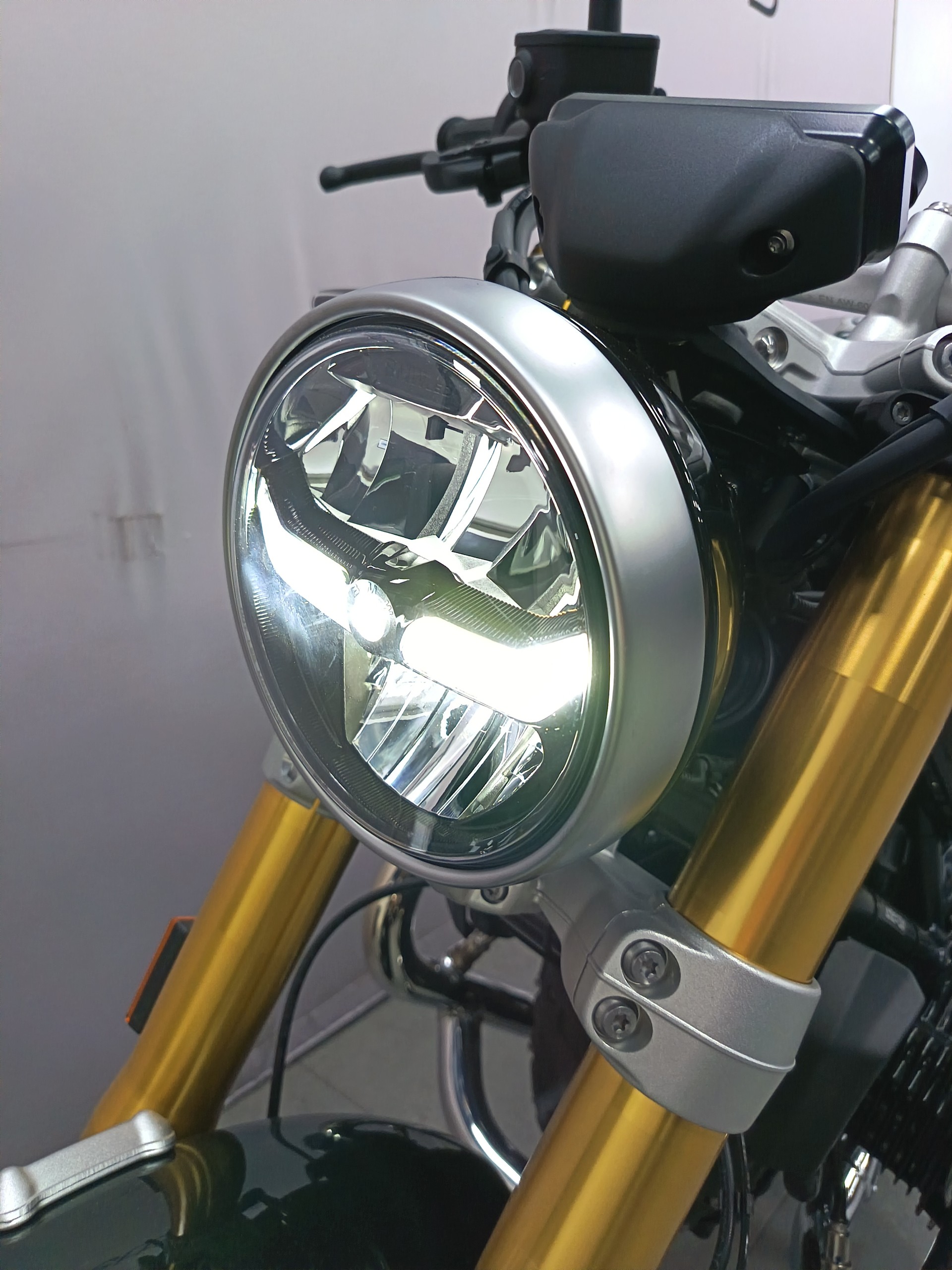 BMW R 12 nineT *** Leasing 3.9% ***-image-13