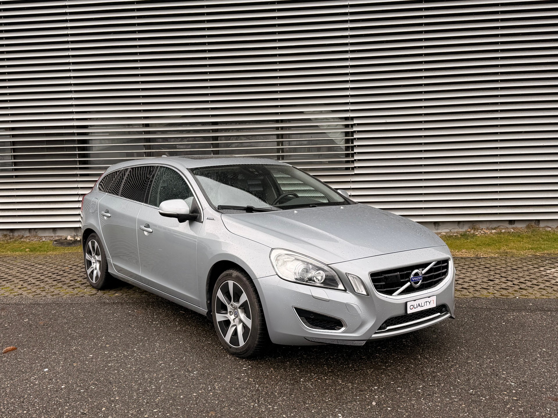 VOLVO V60 D6 AWD Plug-in Hybrid Pure Limited Geartronic