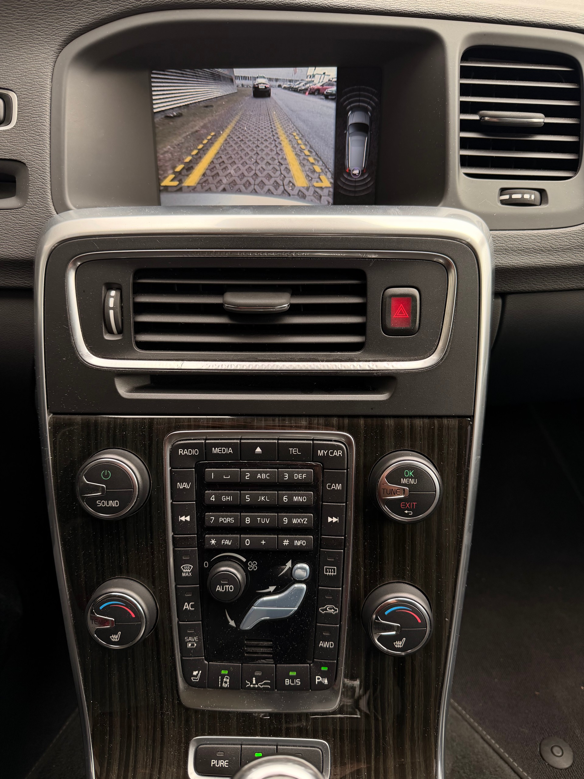 VOLVO V60 D6 AWD Plug-in Hybrid Pure Limited Geartronic-image-14