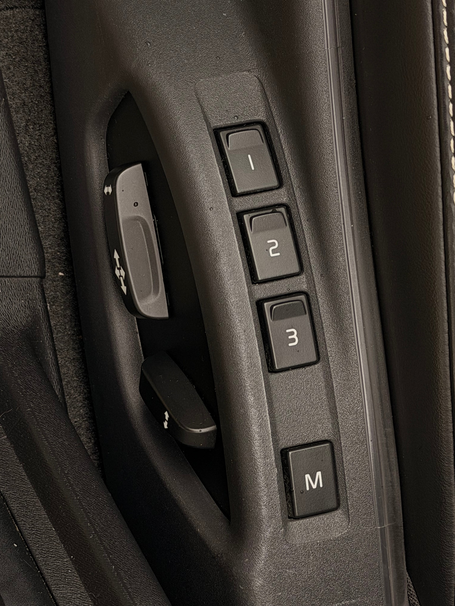 VOLVO V60 D6 AWD Plug-in Hybrid Pure Limited Geartronic-image-10