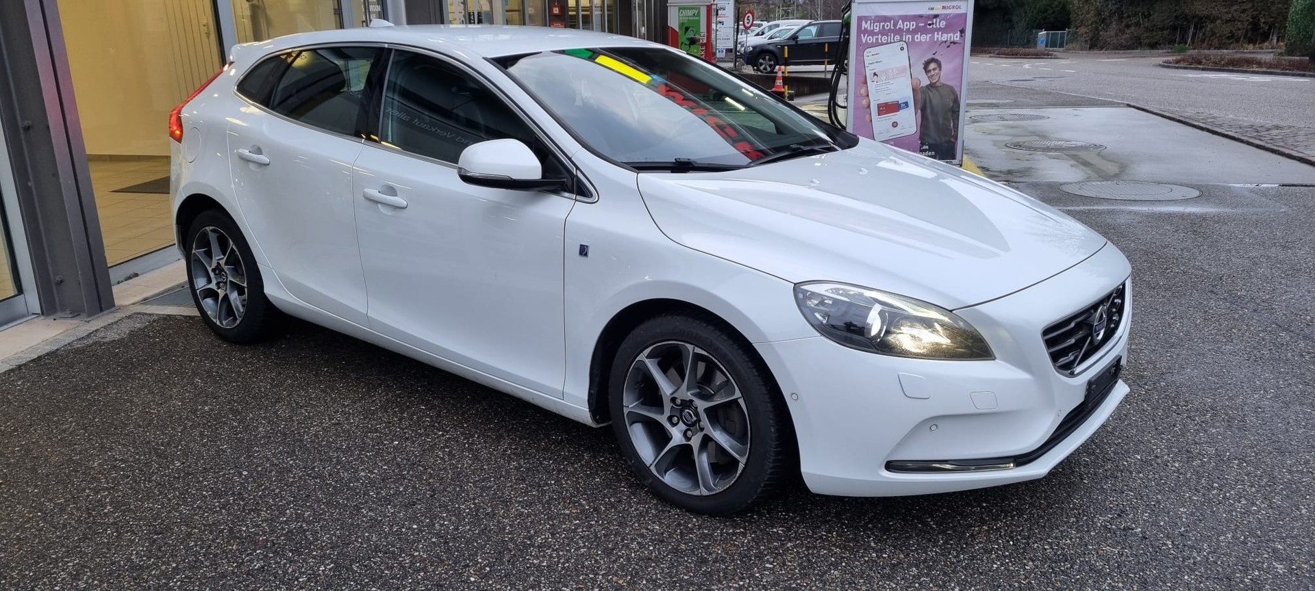 VOLVO V40 D4 OceanRace Geartronic-image-2