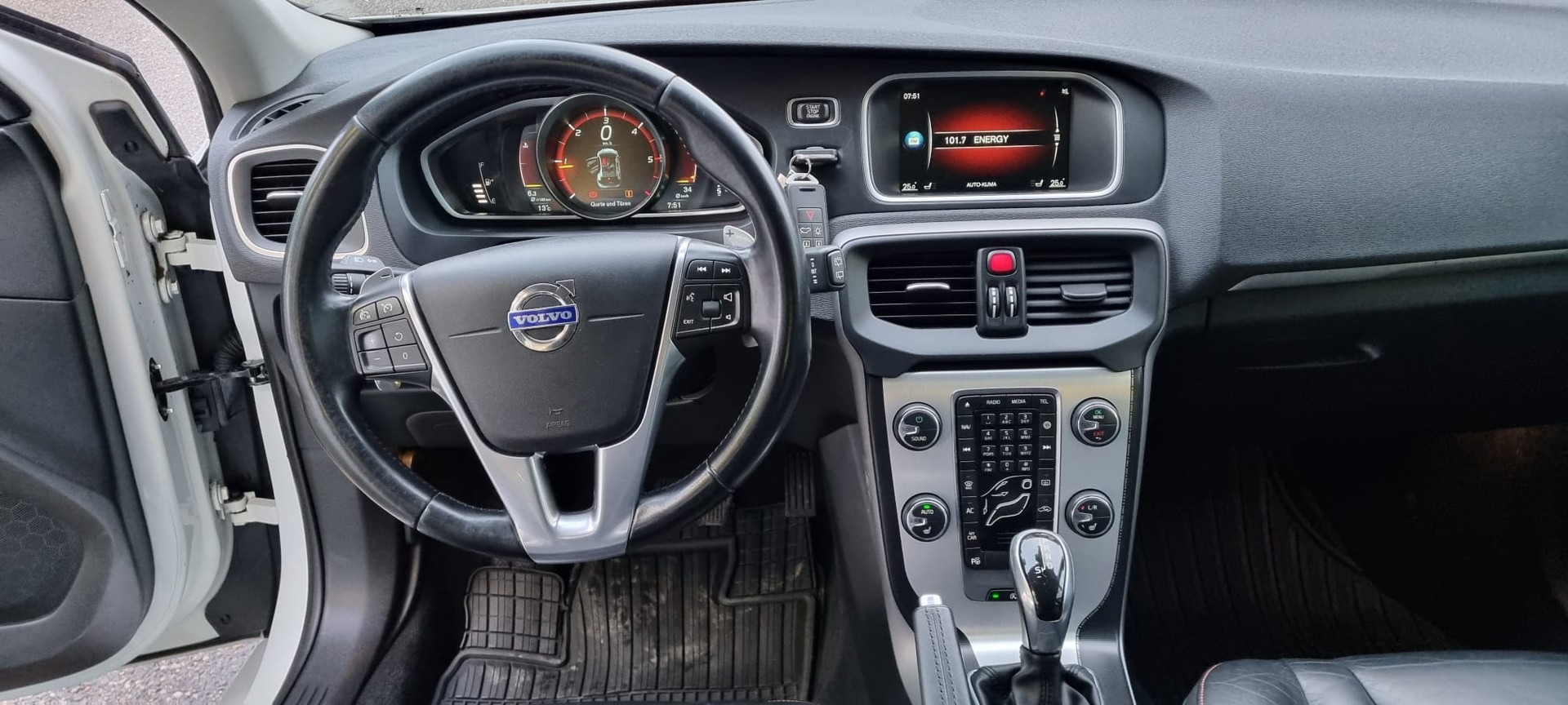 VOLVO V40 D4 OceanRace Geartronic-image-5