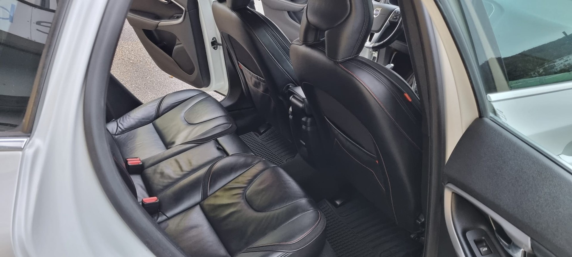 VOLVO V40 D4 OceanRace Geartronic-image-8