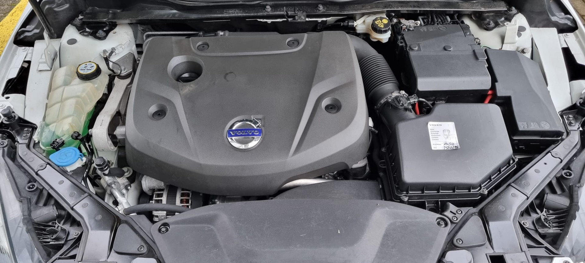 VOLVO V40 D4 OceanRace Geartronic-image-10