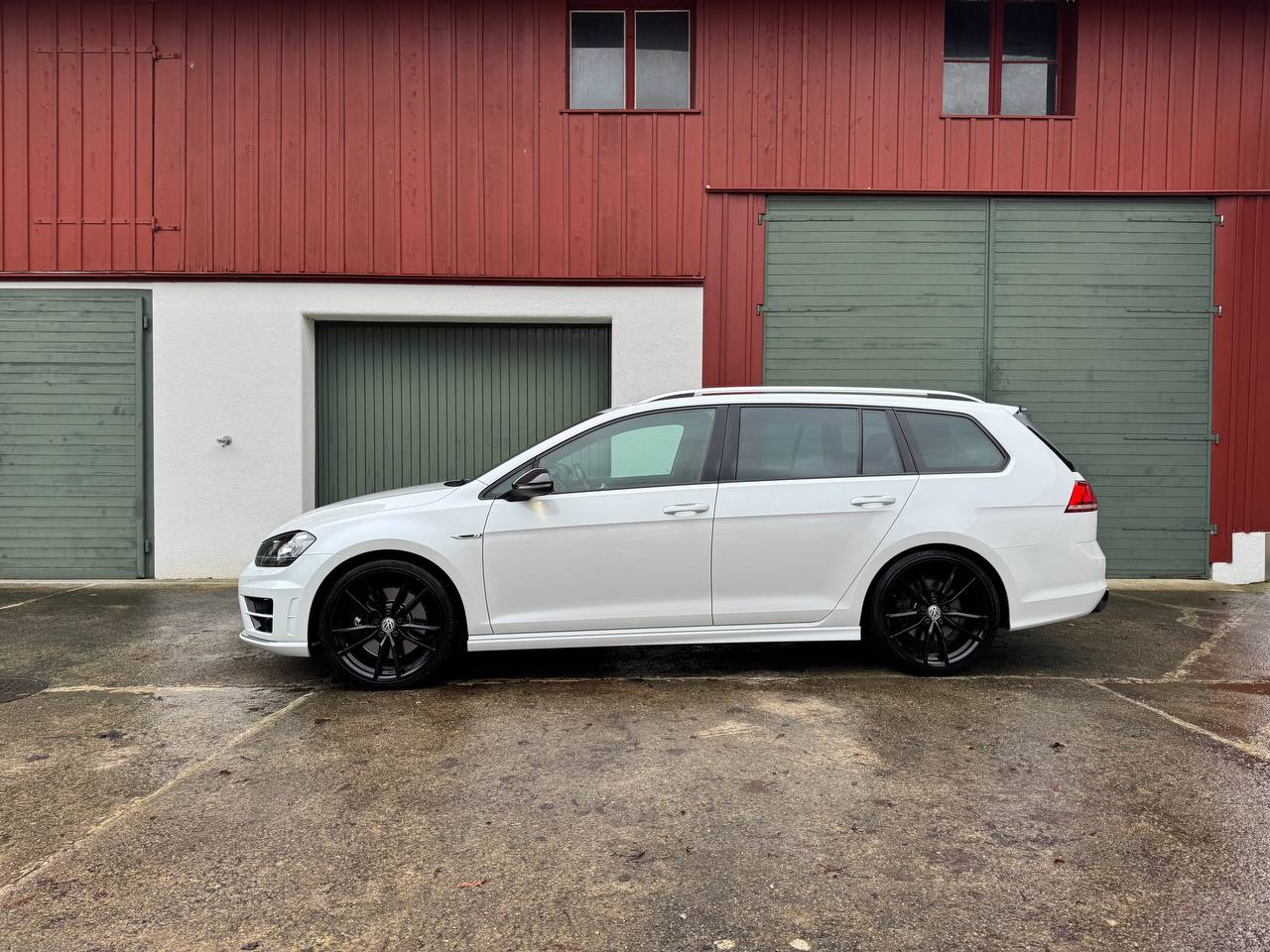 VW Golf Variant 2.0 TSI R 4 Motion DSG-image-1