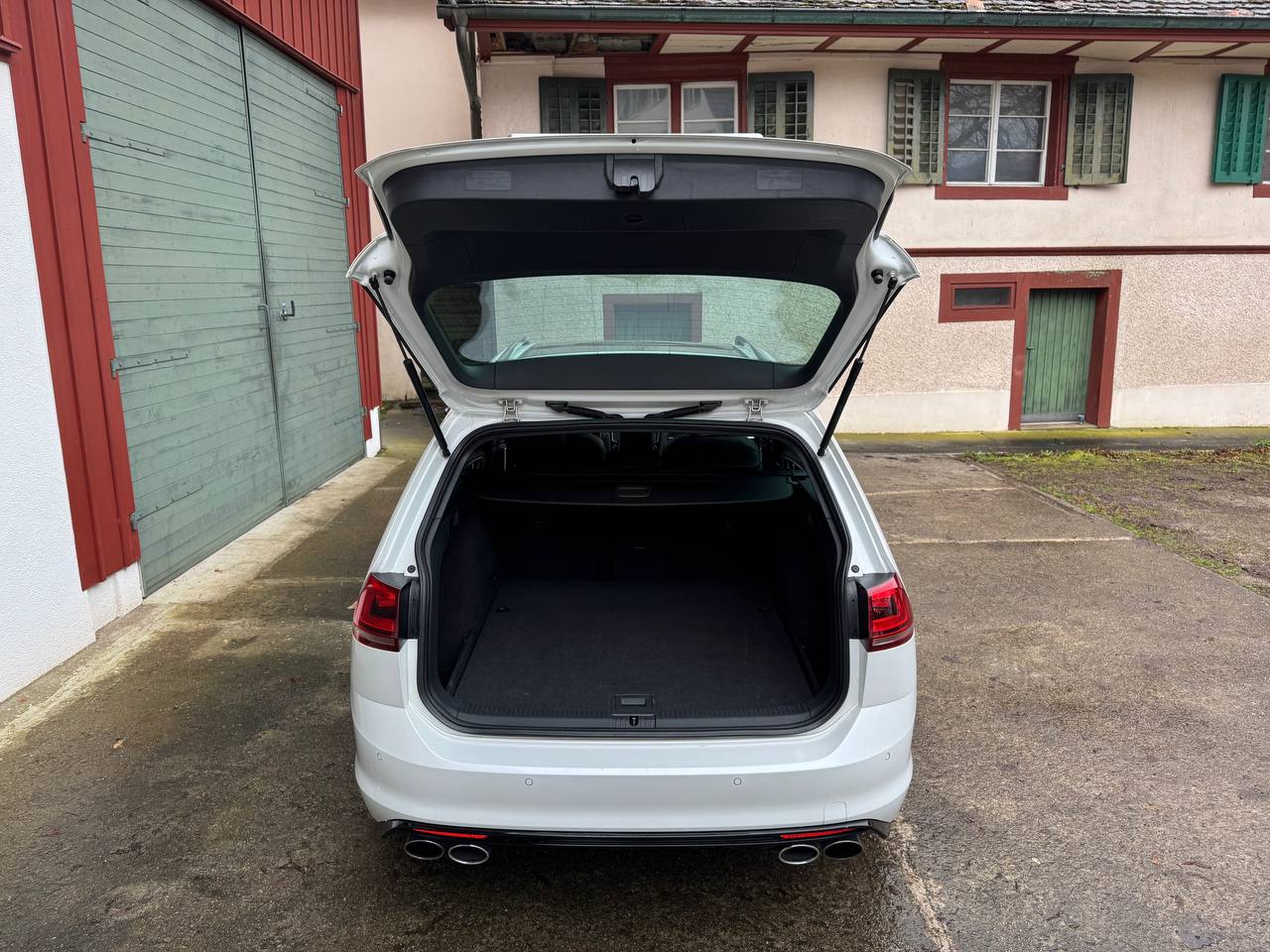 VW Golf Variant 2.0 TSI R 4 Motion DSG-image-9