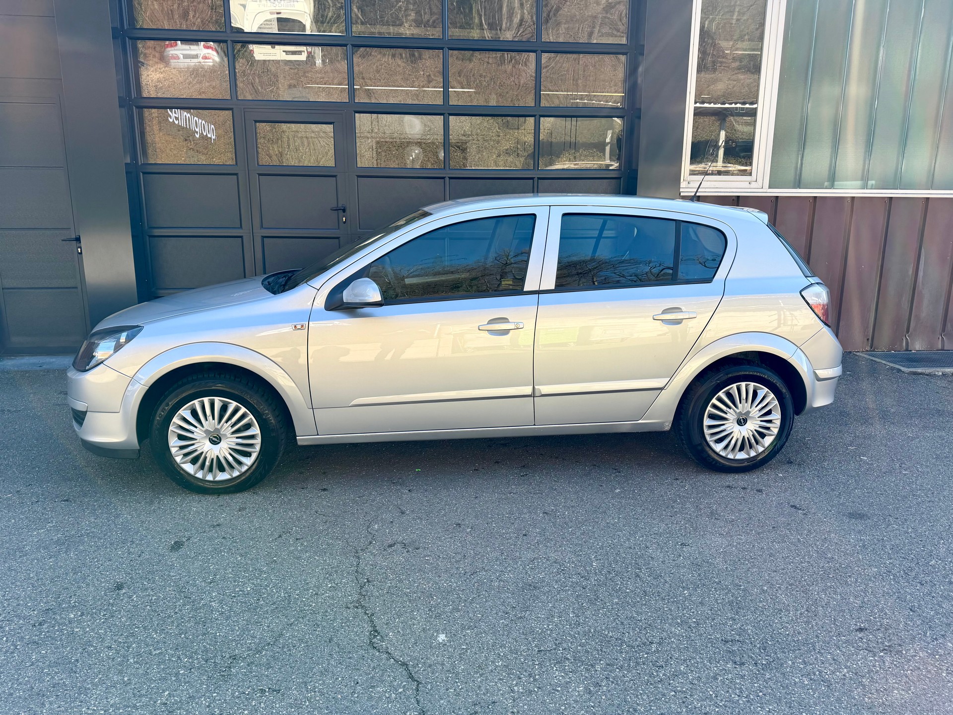 OPEL Astra 1.8i 16V Essentia-image-4