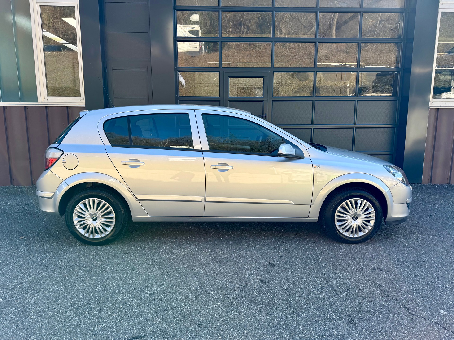 OPEL Astra 1.8i 16V Essentia-image-5