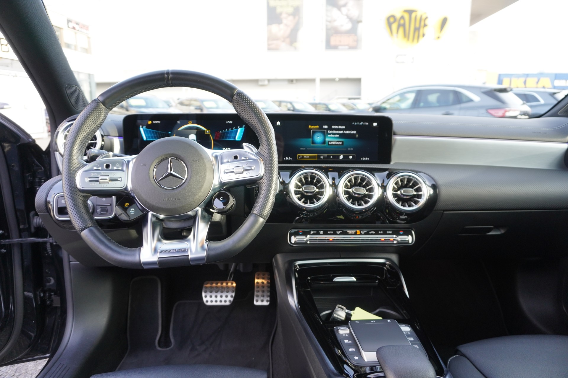 MERCEDES-BENZ A 35 AMG 4Matic Speedshift-image-15