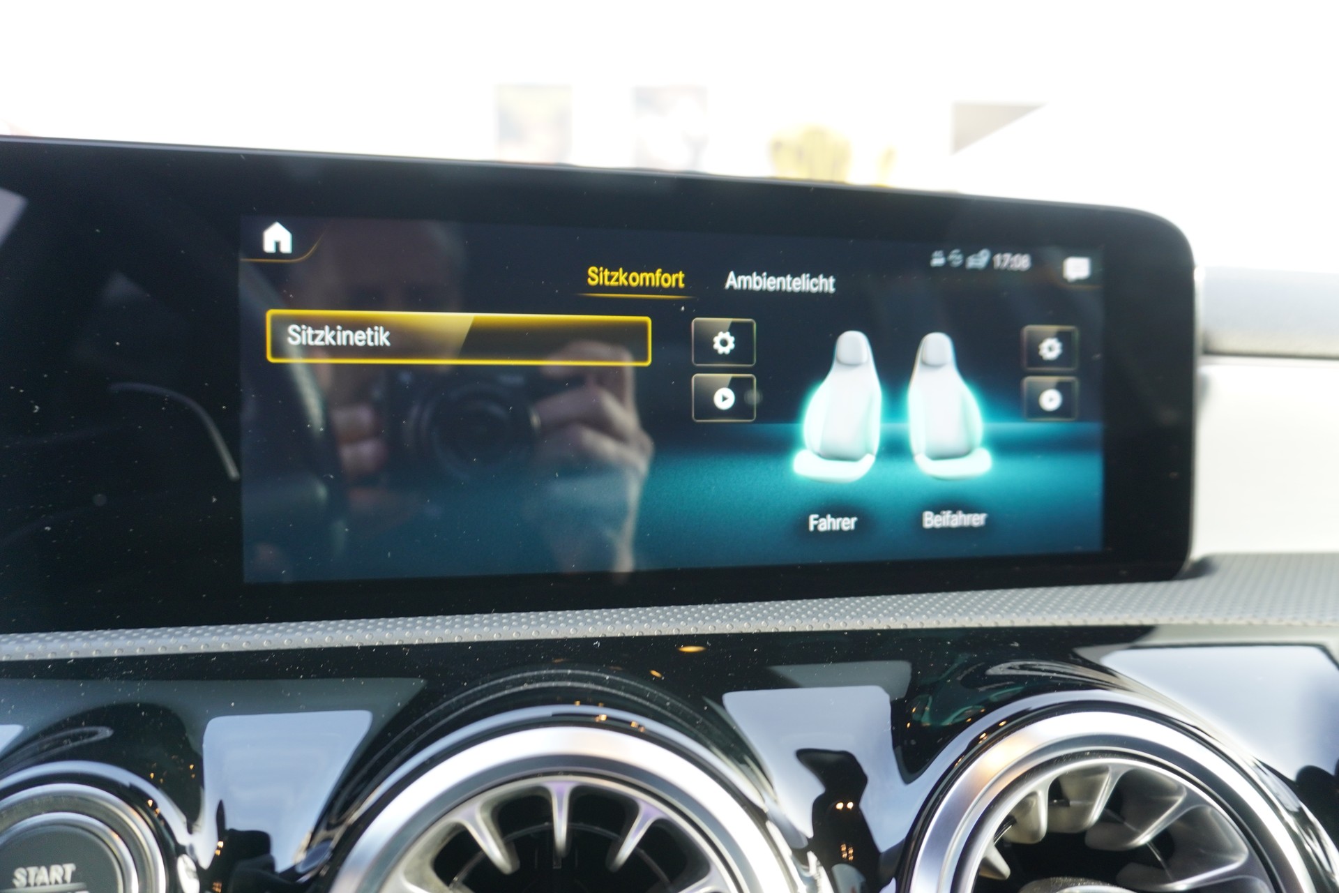 MERCEDES-BENZ A 35 AMG 4Matic Speedshift-image-25