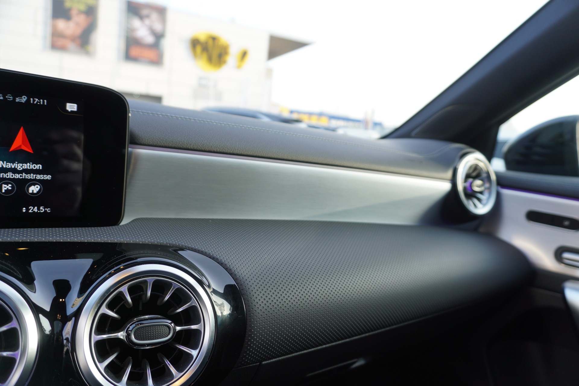 MERCEDES-BENZ A 35 AMG 4Matic Speedshift-image-35
