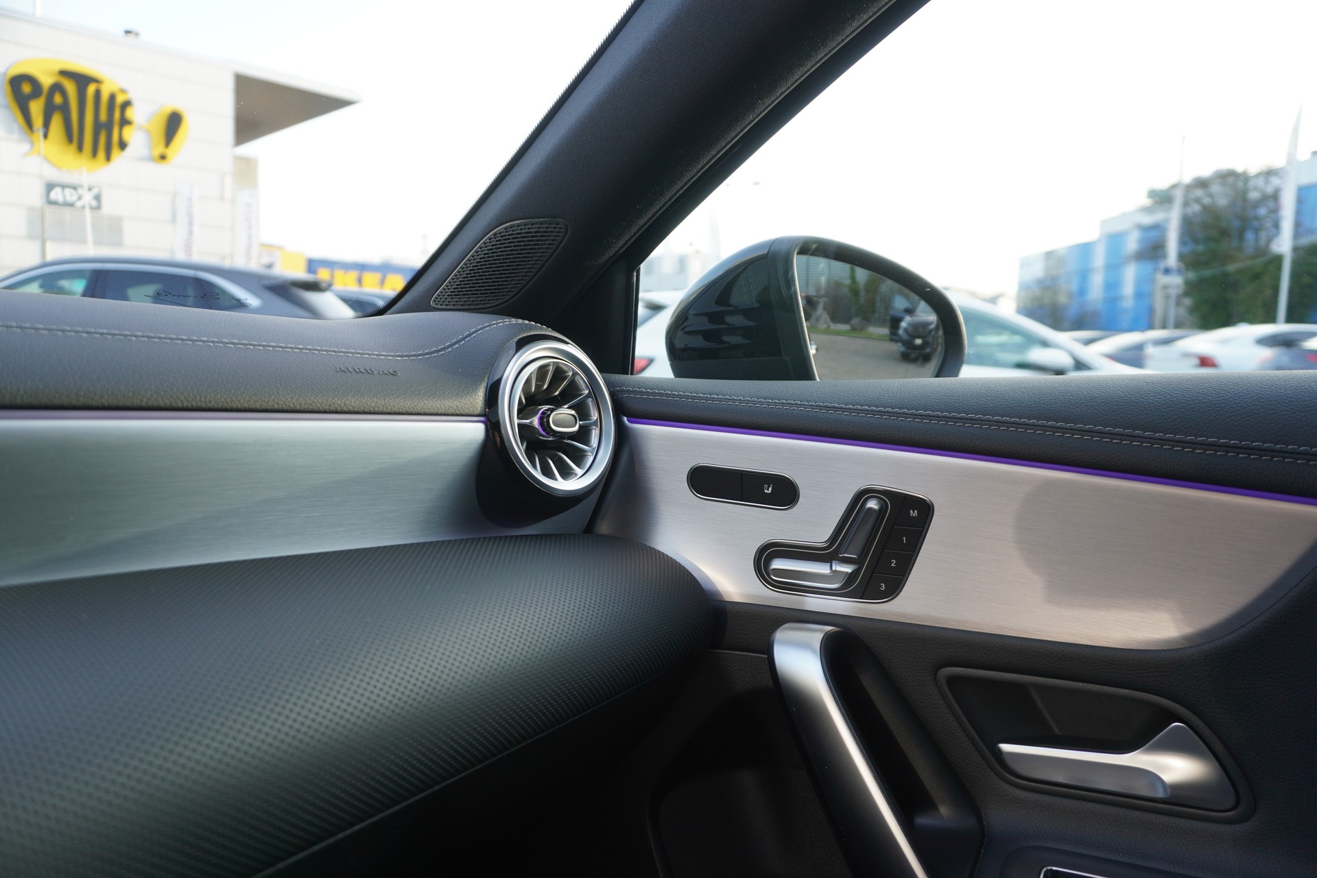 MERCEDES-BENZ A 35 AMG 4Matic Speedshift-image-36