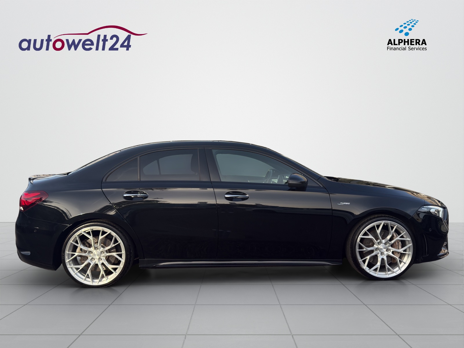 MERCEDES-BENZ A 35 AMG 4Matic Speedshift-showroom-element-3