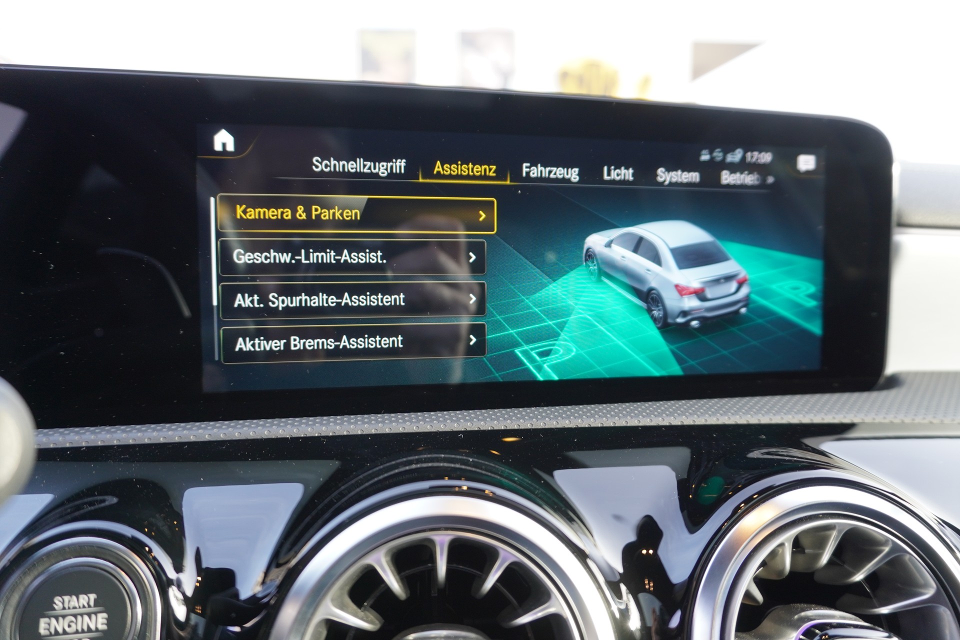 MERCEDES-BENZ A 35 AMG 4Matic Speedshift-image-30