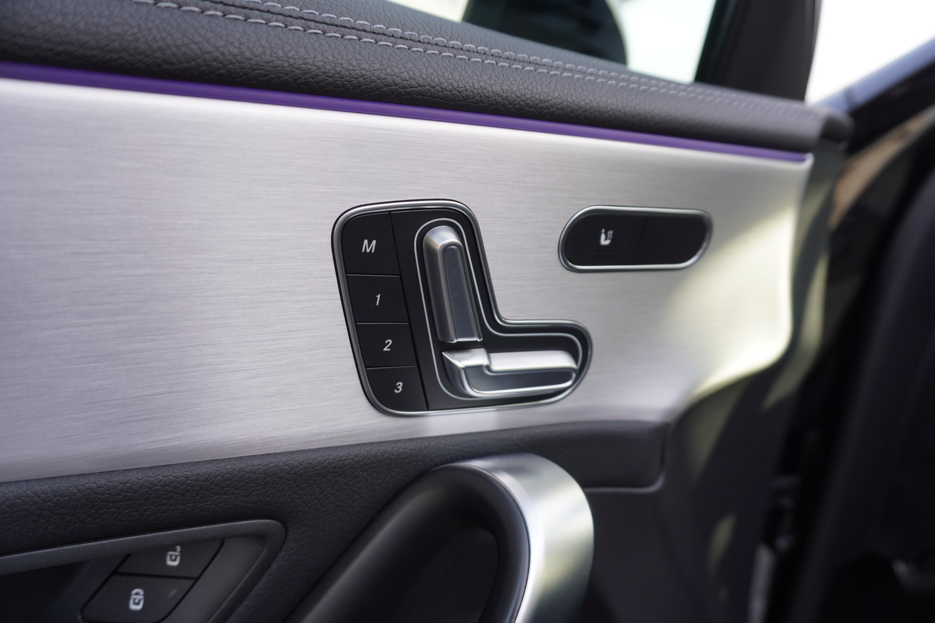 MERCEDES-BENZ A 35 AMG 4Matic Speedshift-image-14
