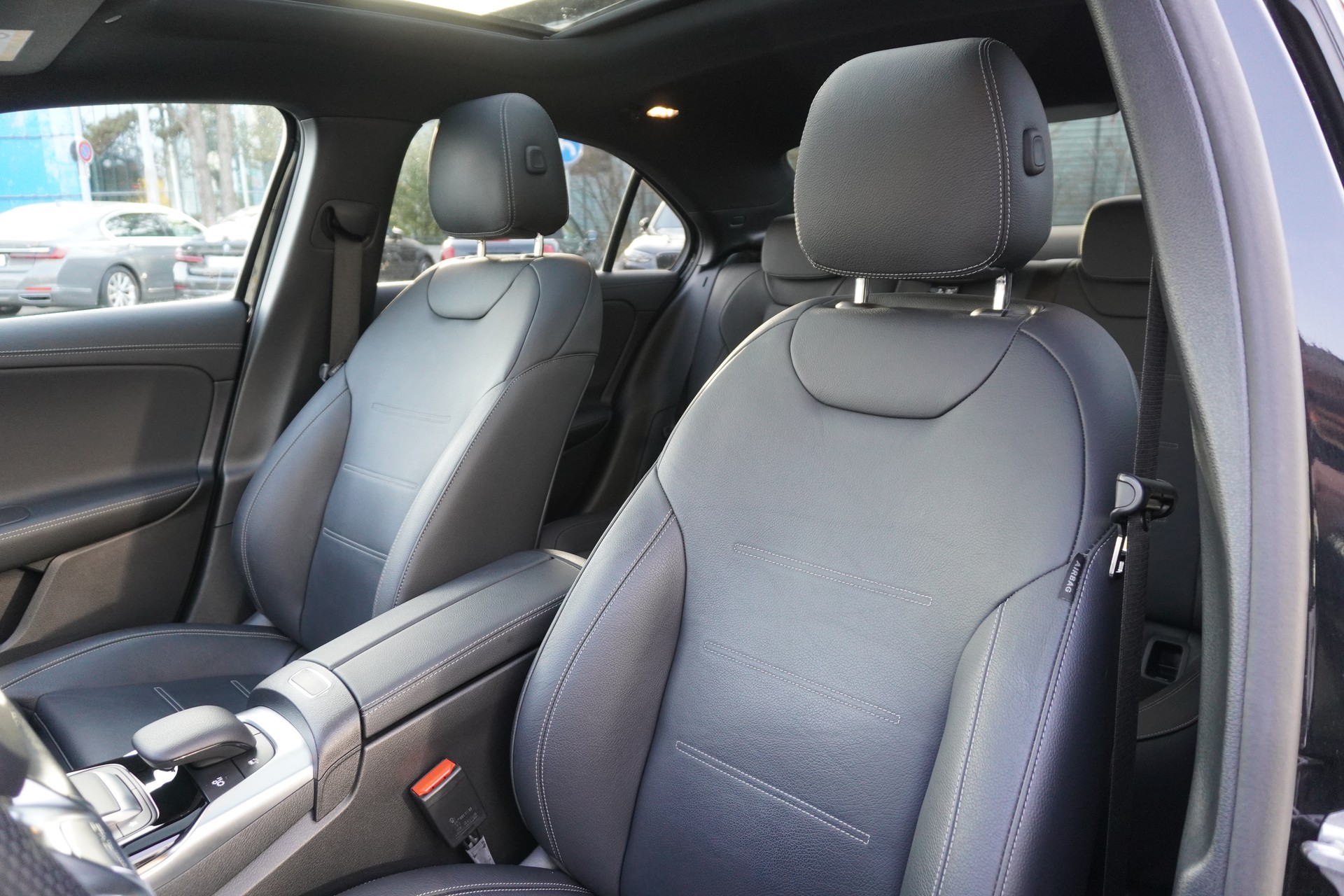MERCEDES-BENZ A 35 AMG 4Matic Speedshift-image-12