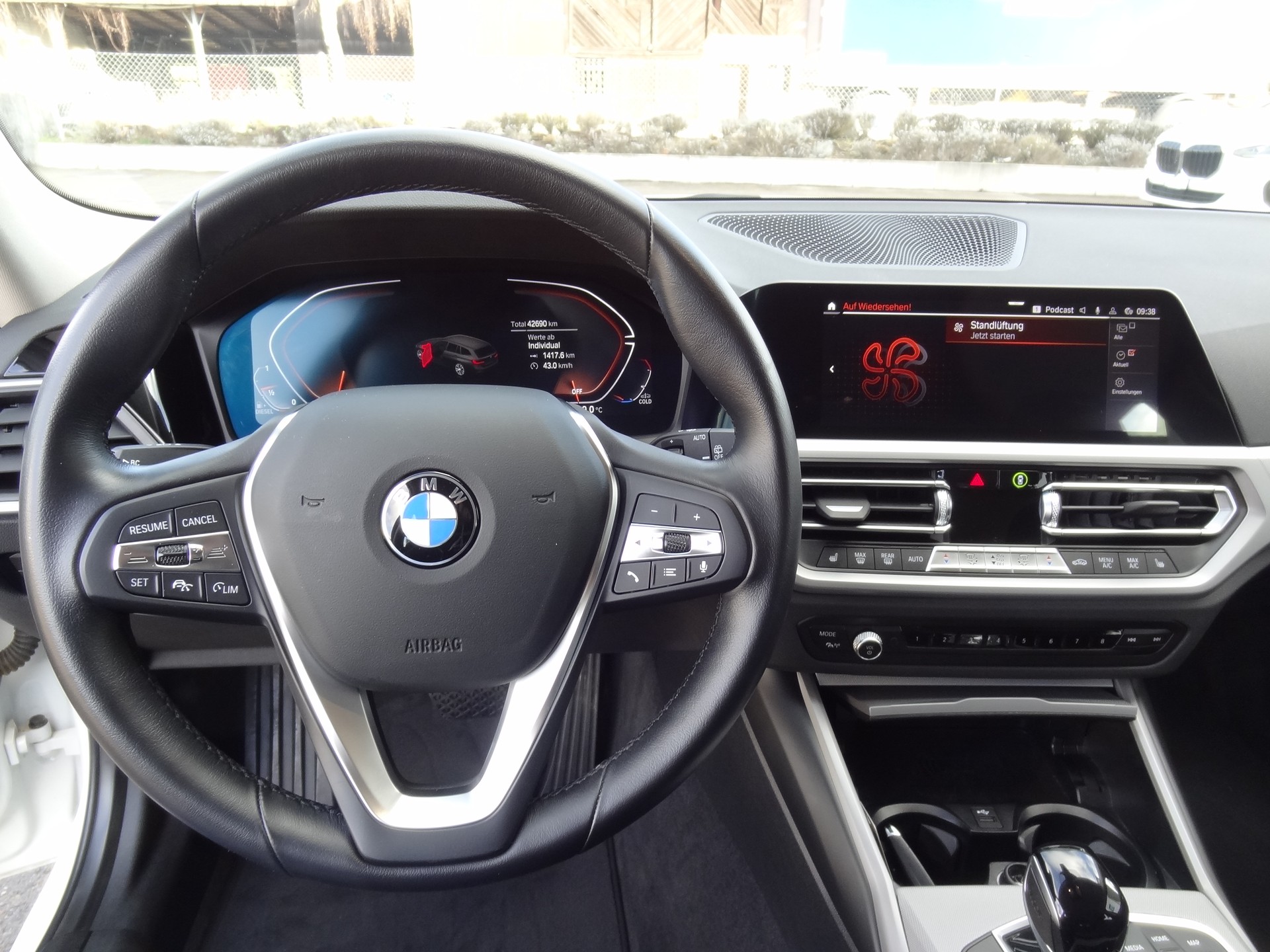 BMW 320d xDrive 48V Touring Steptronic-image-5