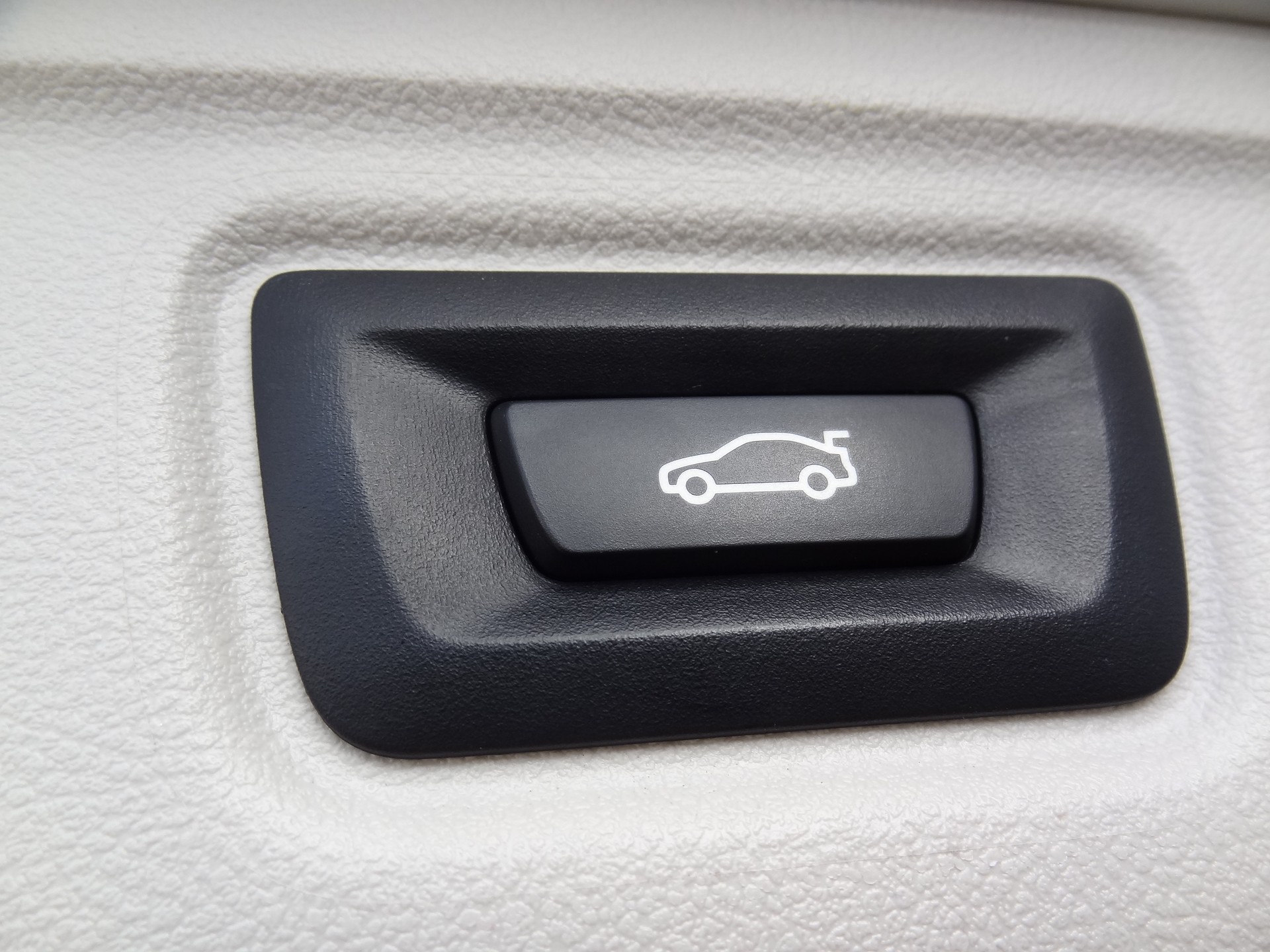 BMW 320d xDrive 48V Touring Steptronic-image-14