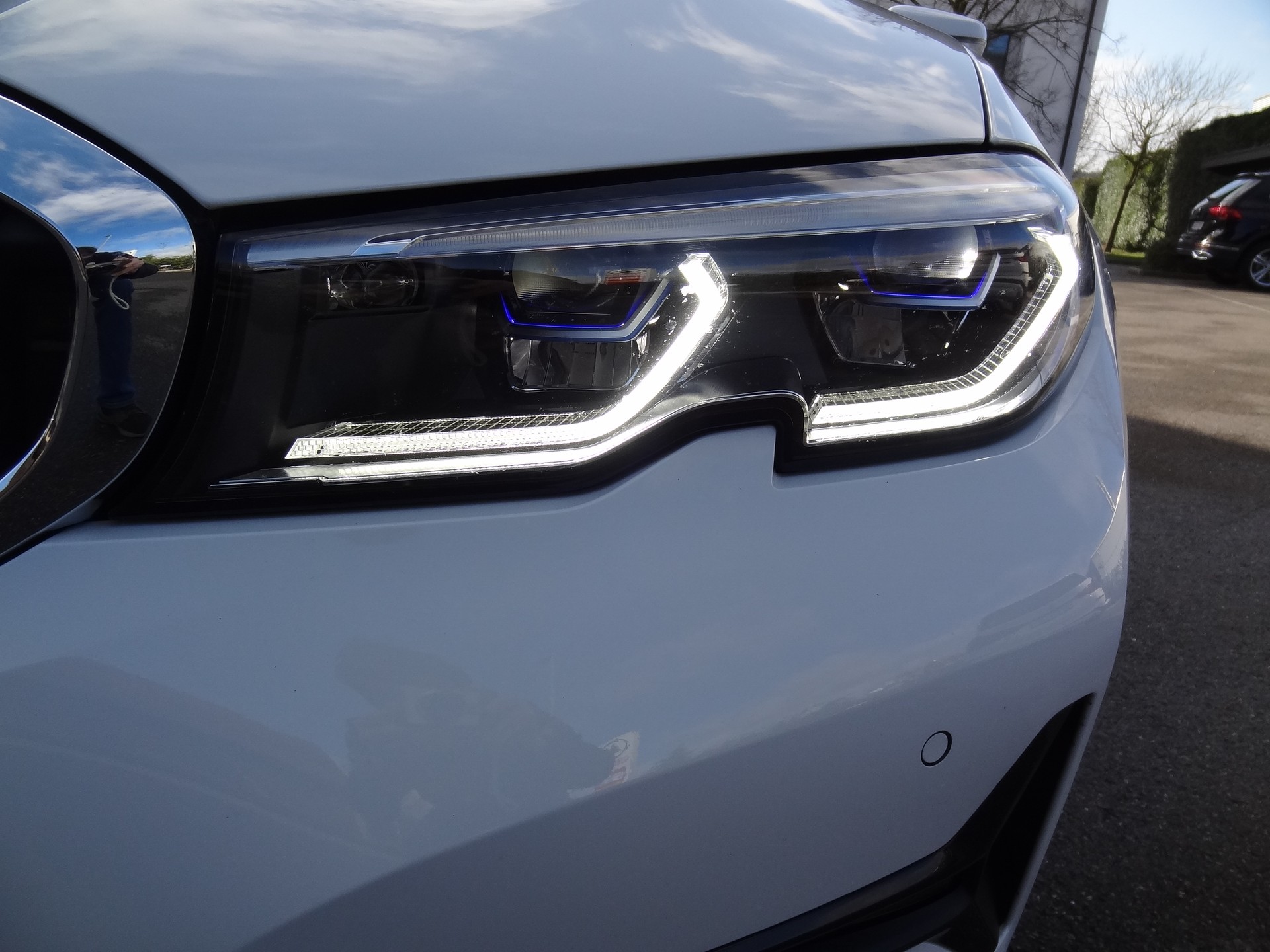 BMW 320d xDrive 48V Touring Steptronic-image-18