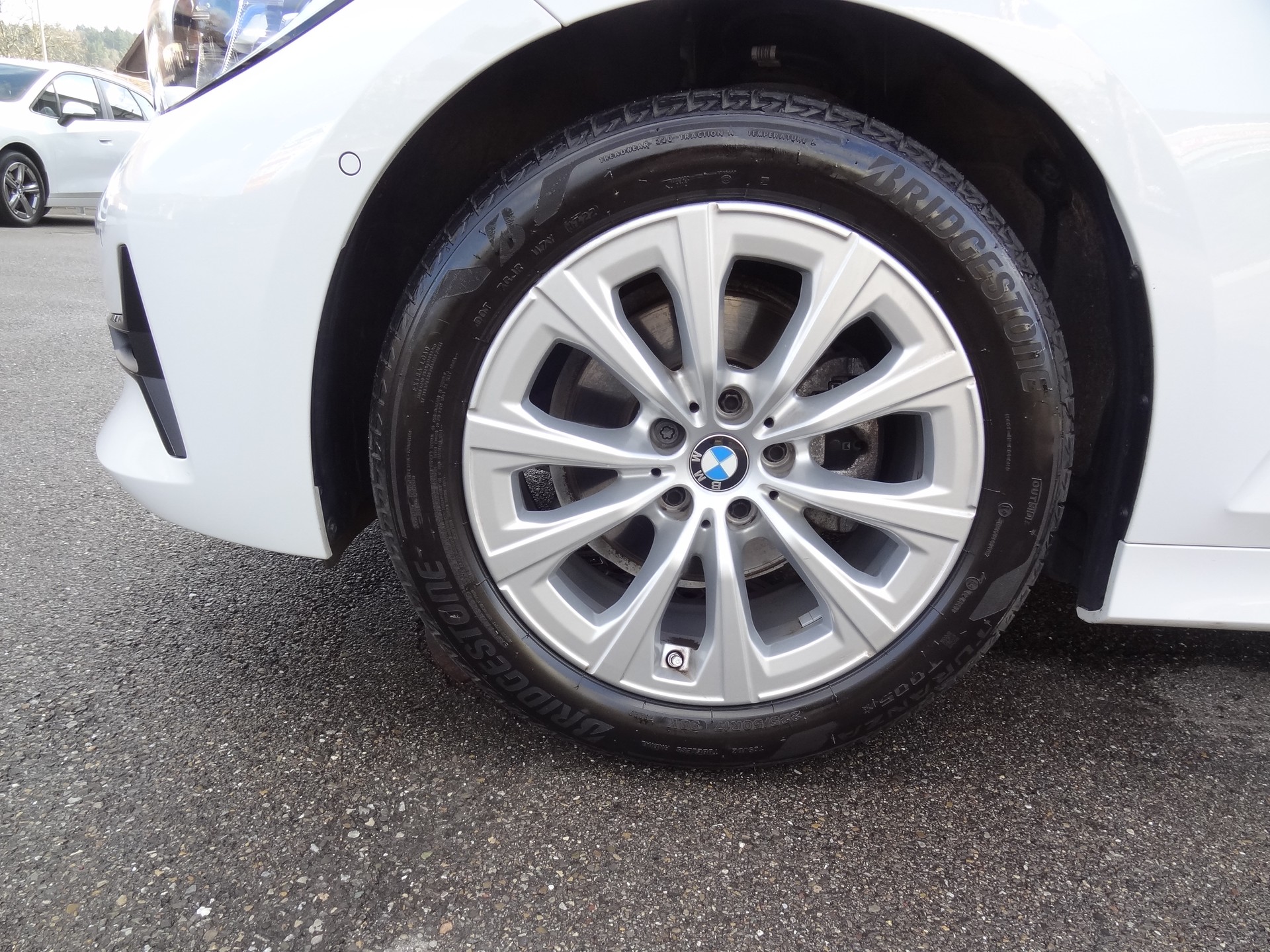 BMW 320d xDrive 48V Touring Steptronic-showroom-element-3