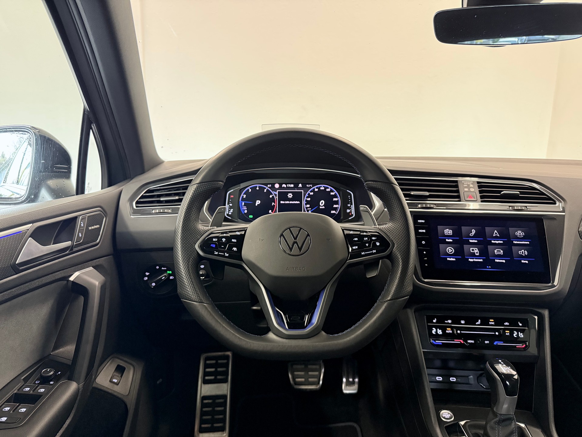 VW Tiguan 2.0TSI R 4Motion DSG-image-19