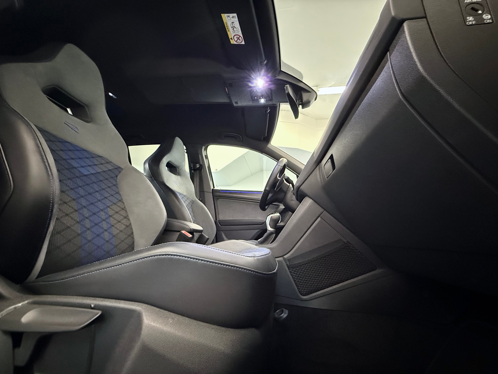 VW Tiguan 2.0TSI R 4Motion DSG-image-21